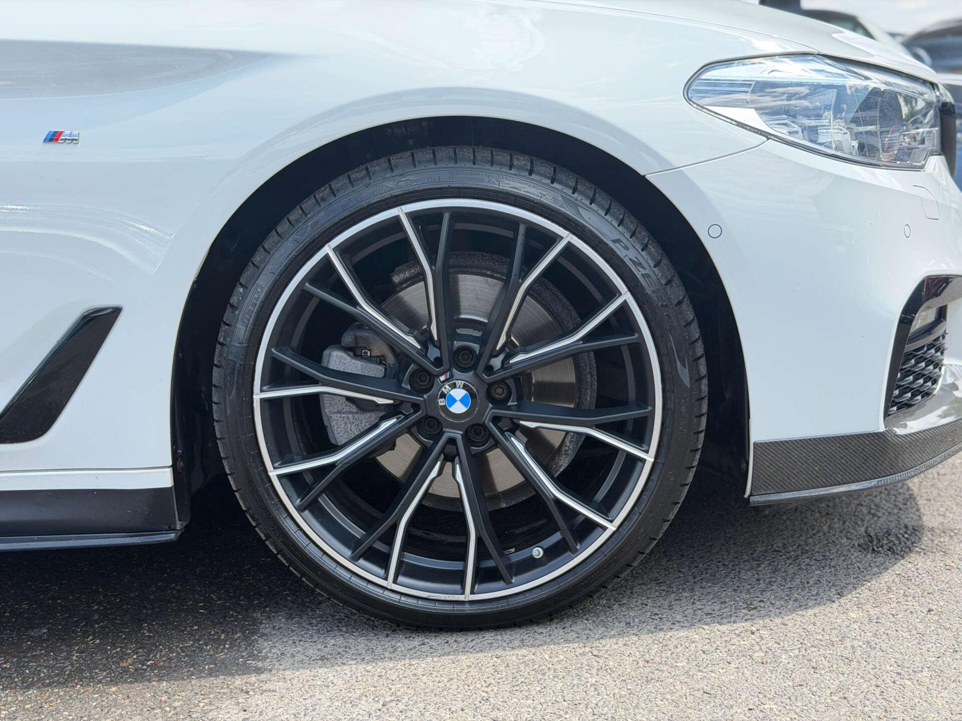 BMW 5 Series view 23