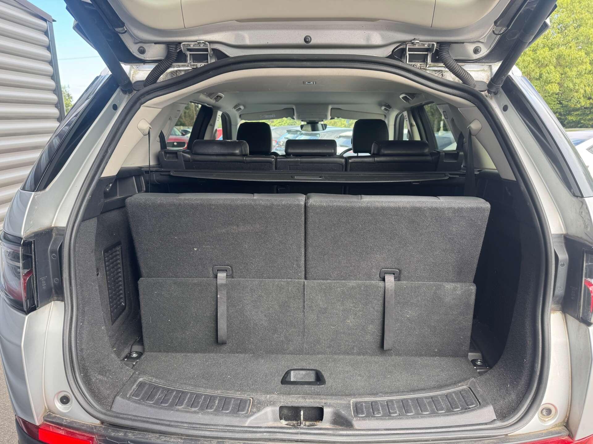 Land Rover Discovery Sport view 21