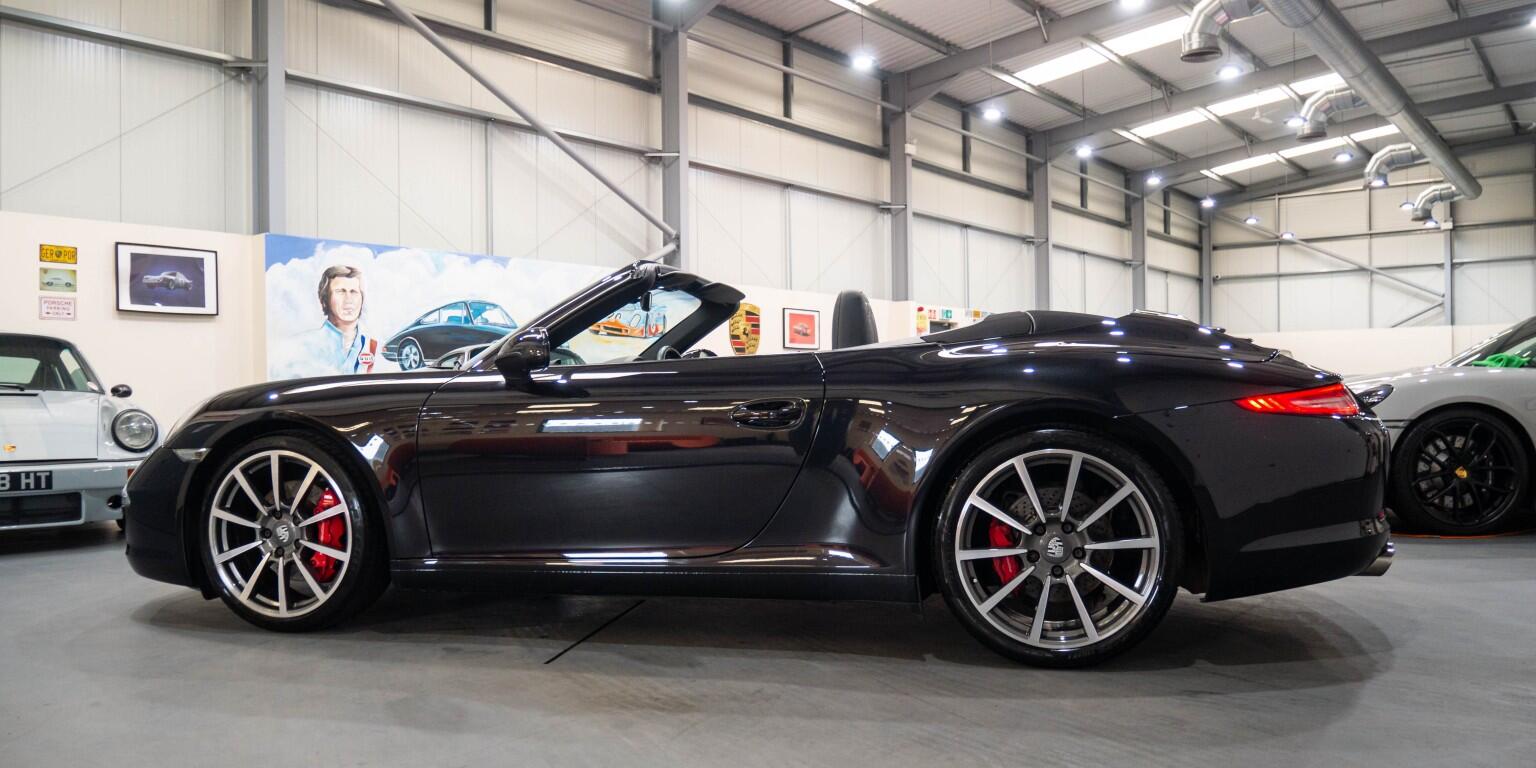 Porsche 911 view 7