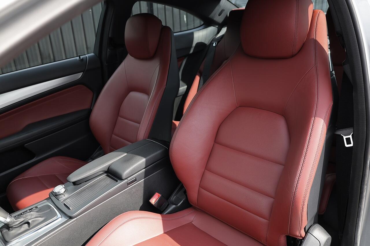 Mercedes-Benz C Class view 11
