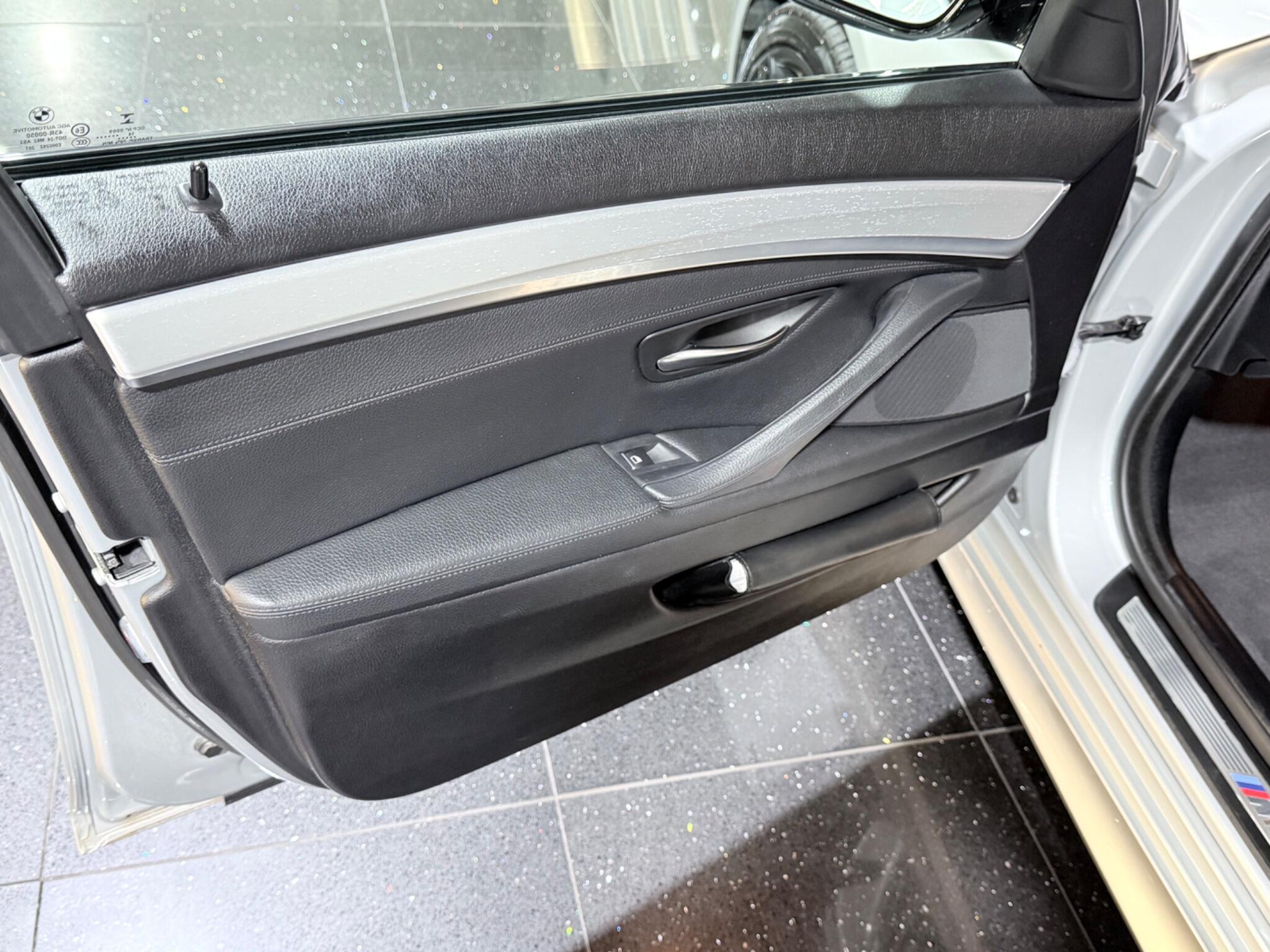BMW 5 Series view 61