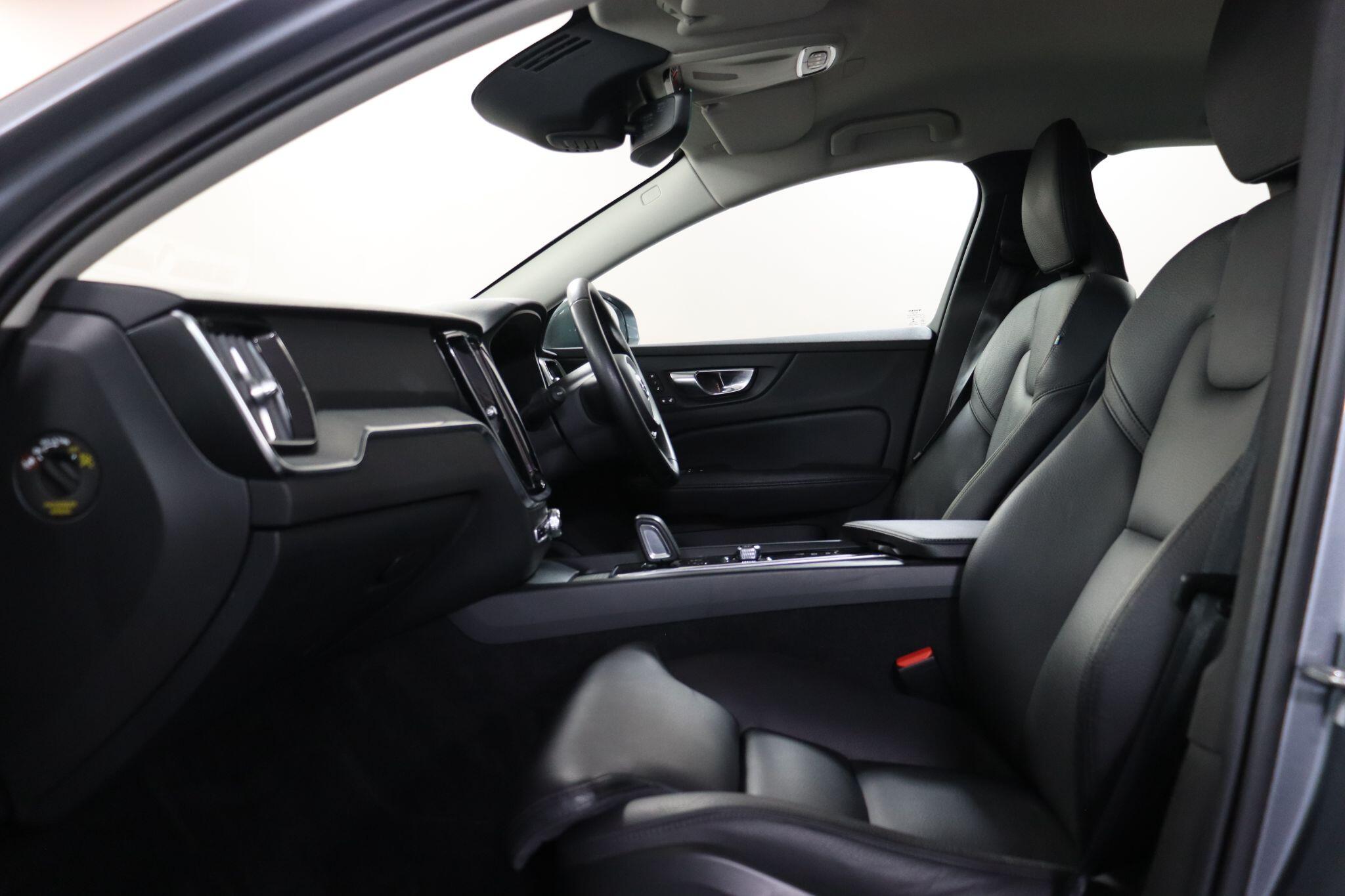 Volvo V60 Cross Country view 43