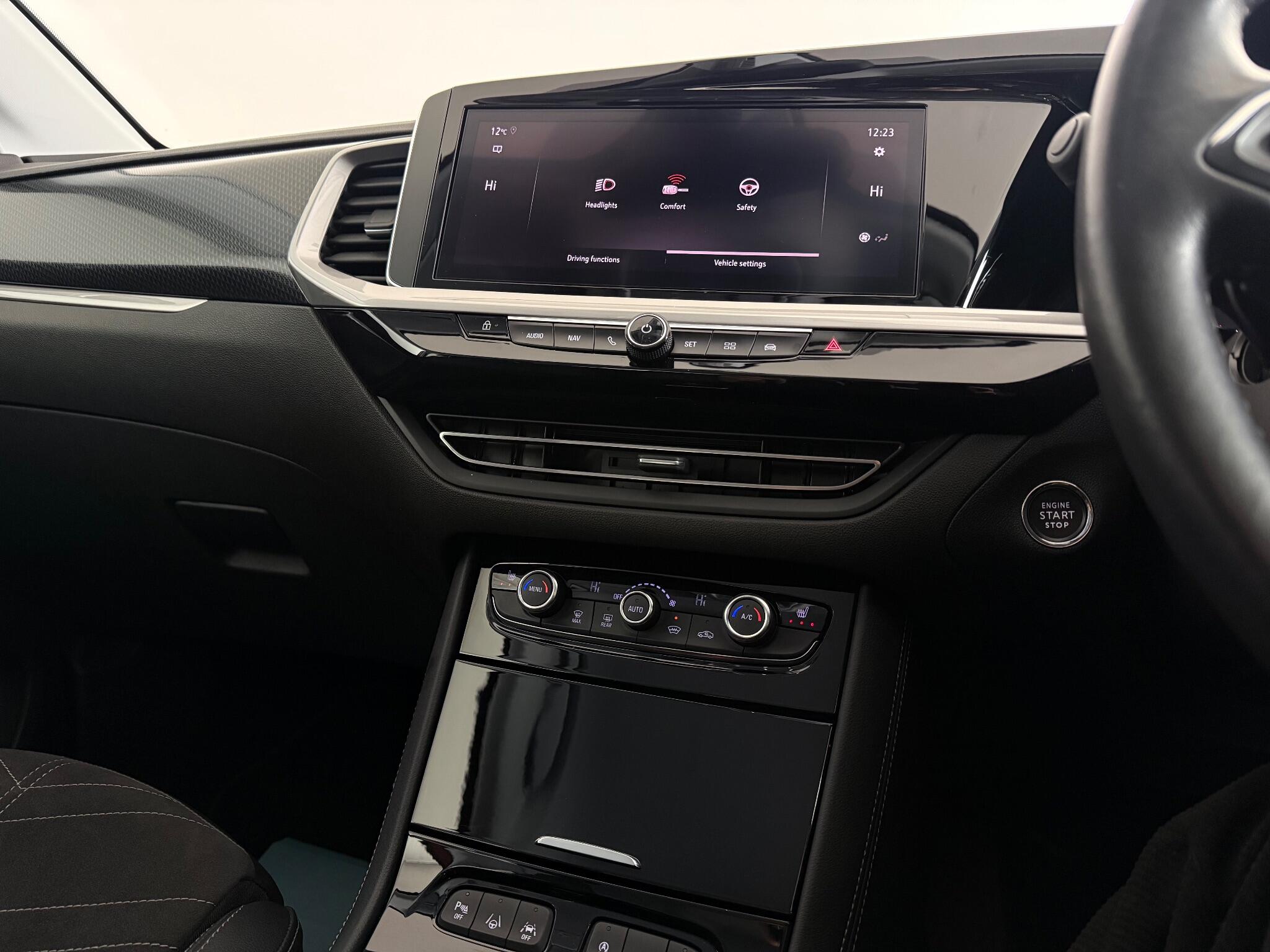 Vauxhall Grandland view 40
