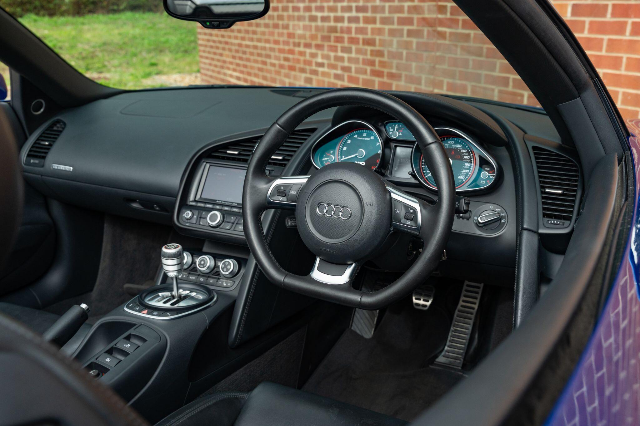 Audi R8 view 23