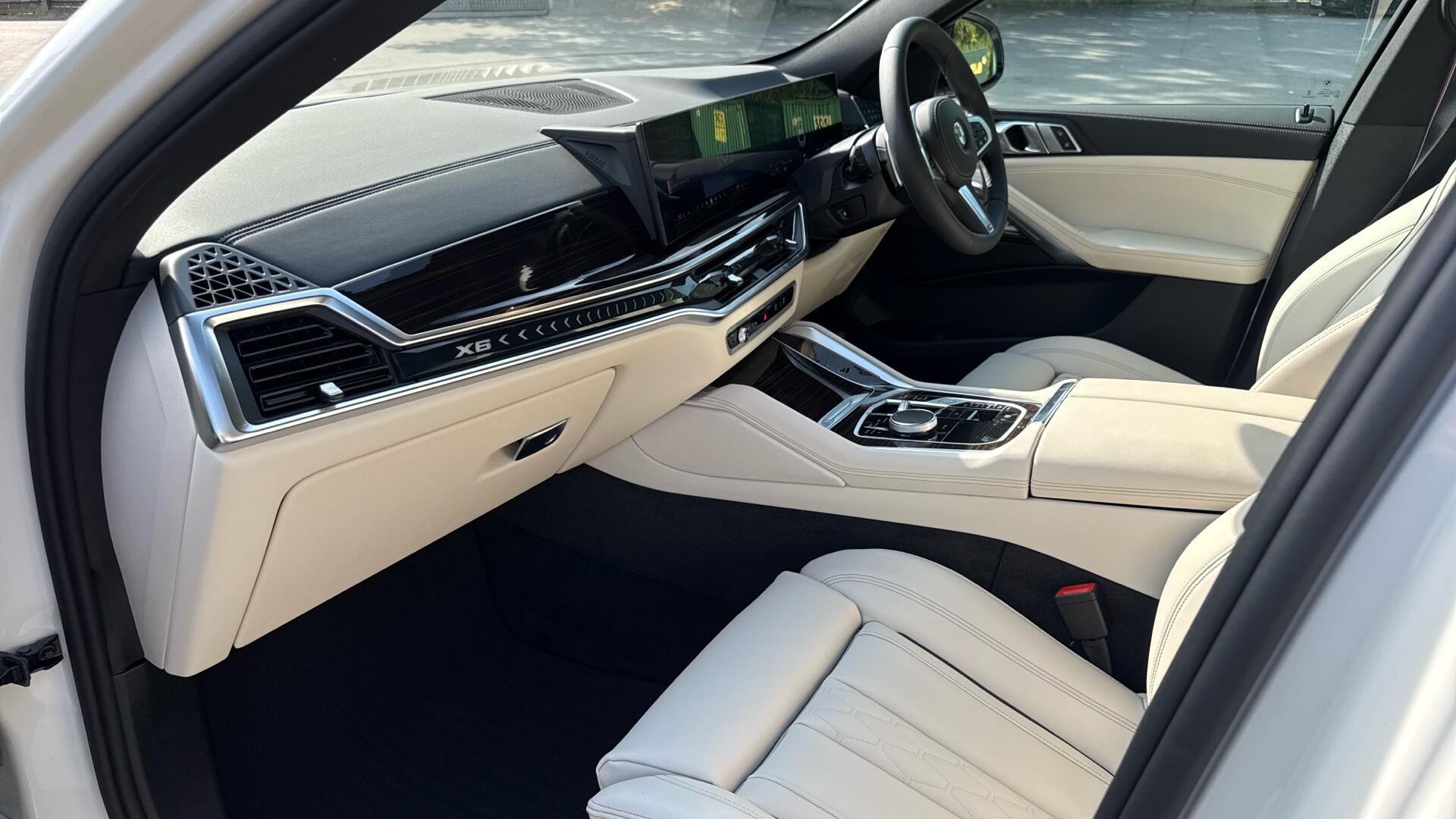 BMW X6 view 7