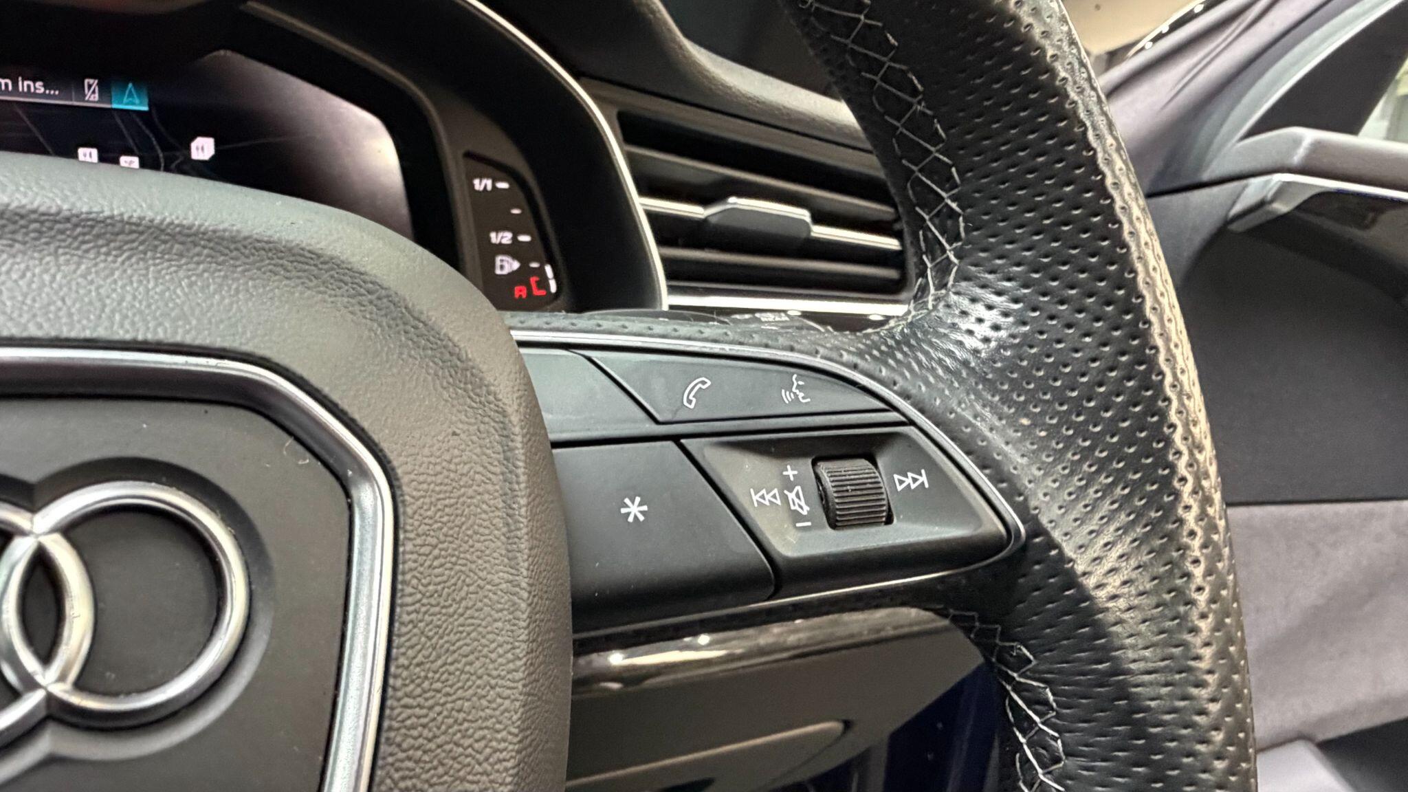 Audi Q8 view 18