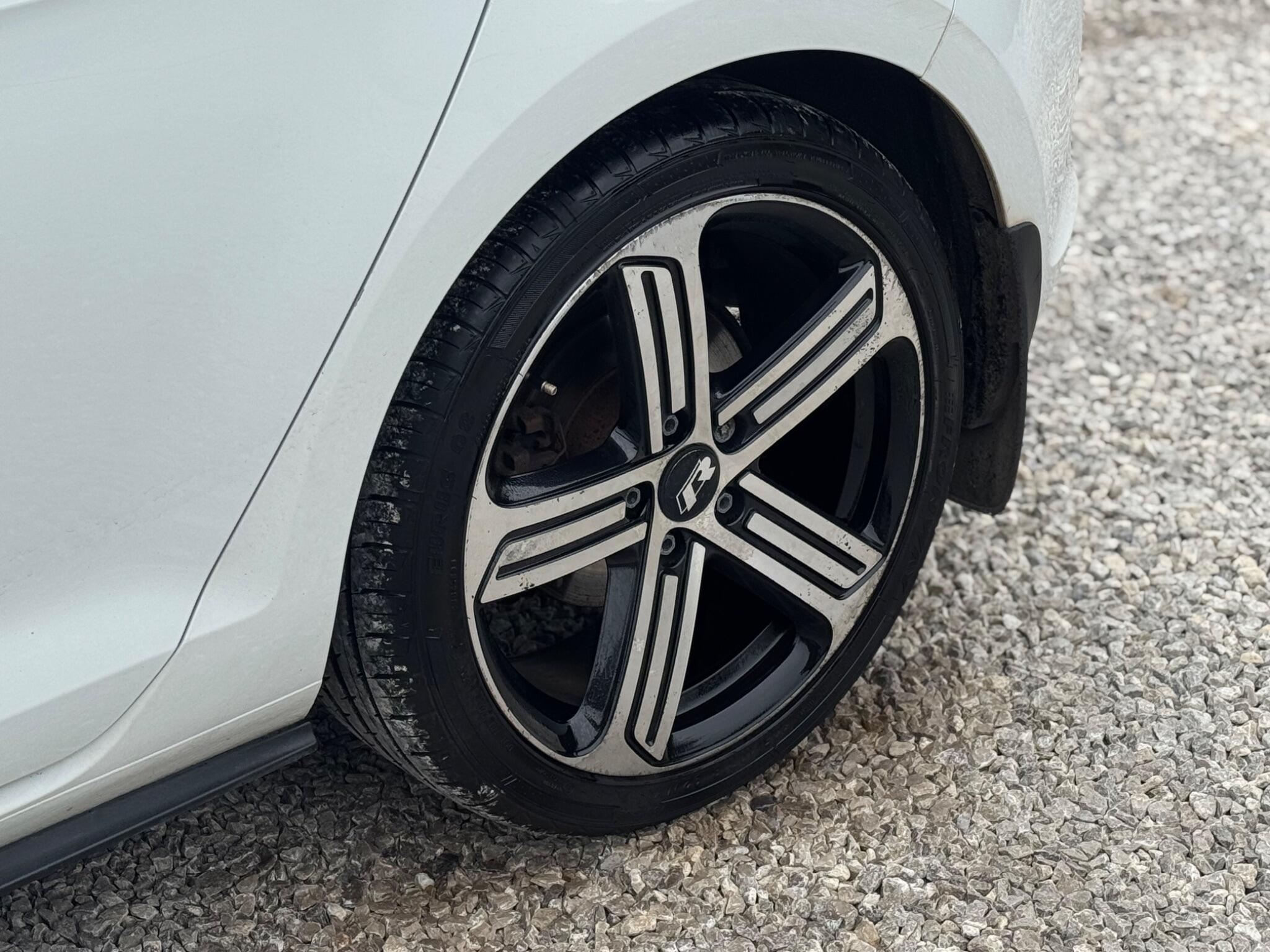 Volkswagen Golf view 77