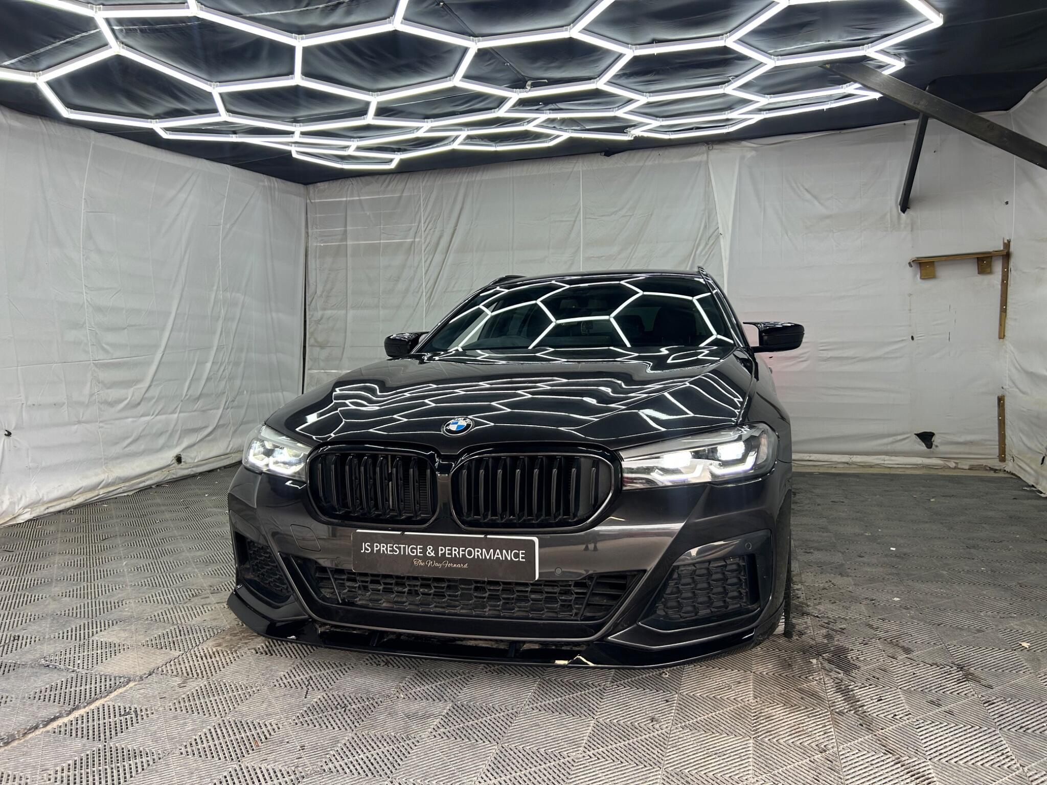BMW 5 Series view 5