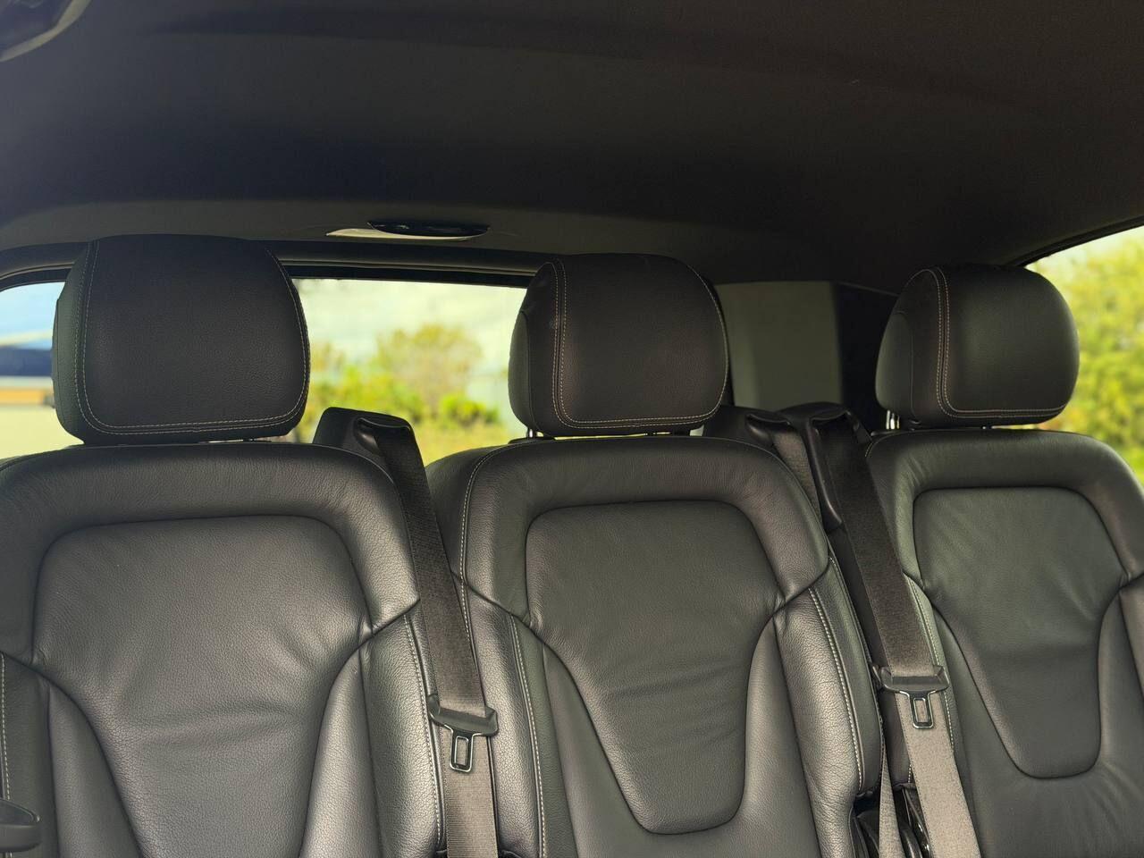 Mercedes-Benz Eqv view 22