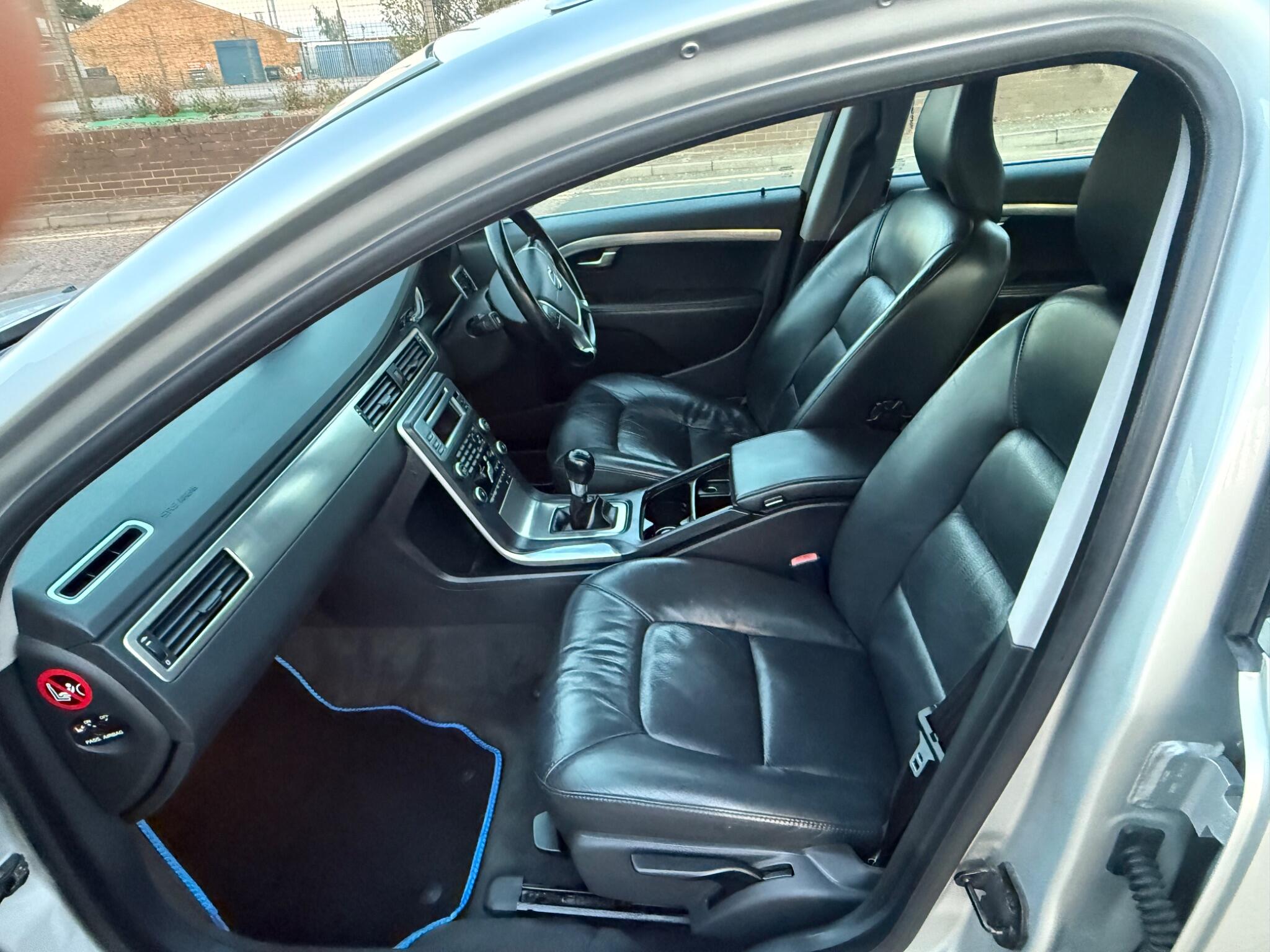 Volvo V70 view 10