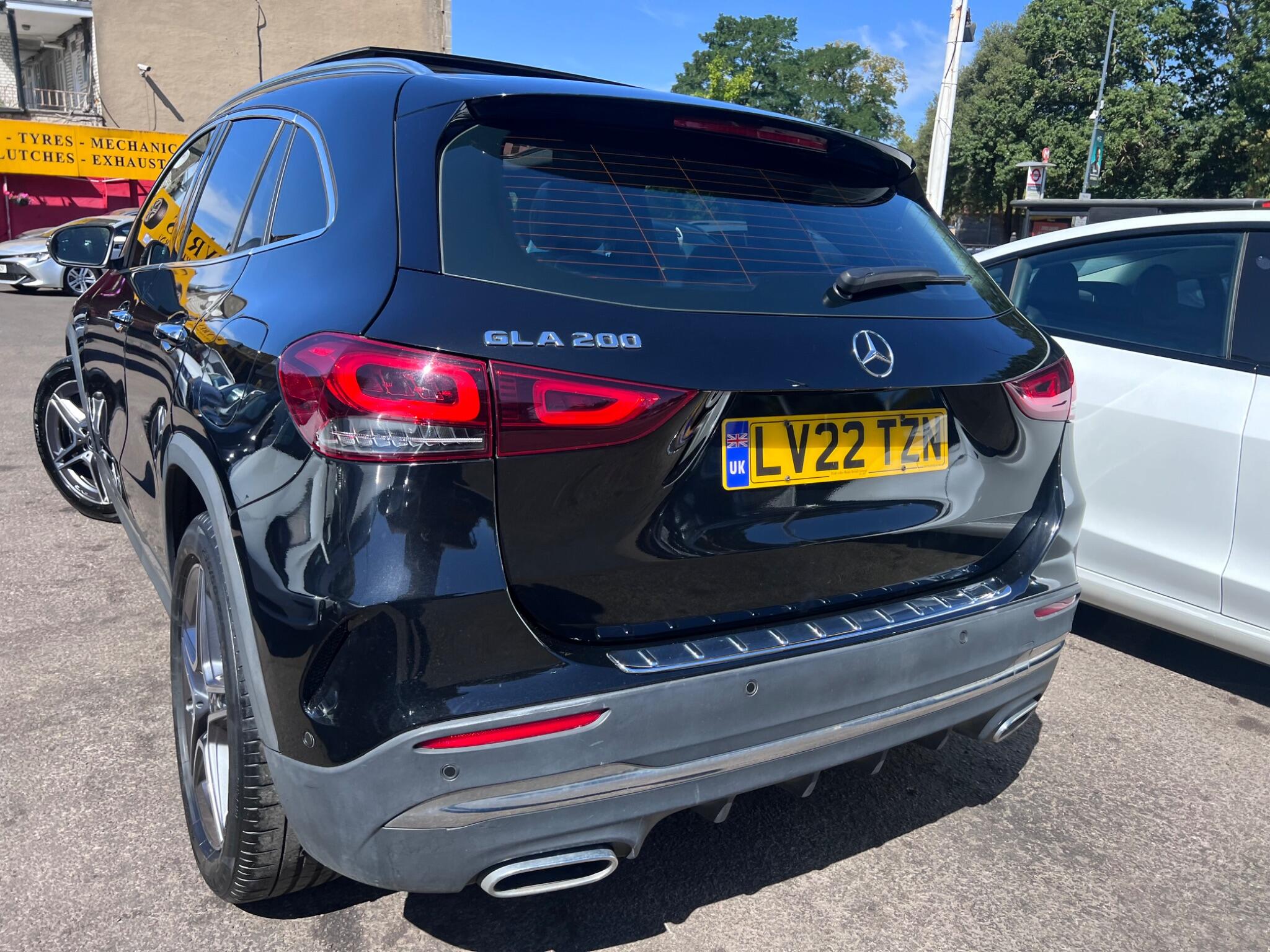 Mercedes-Benz Gla view 15