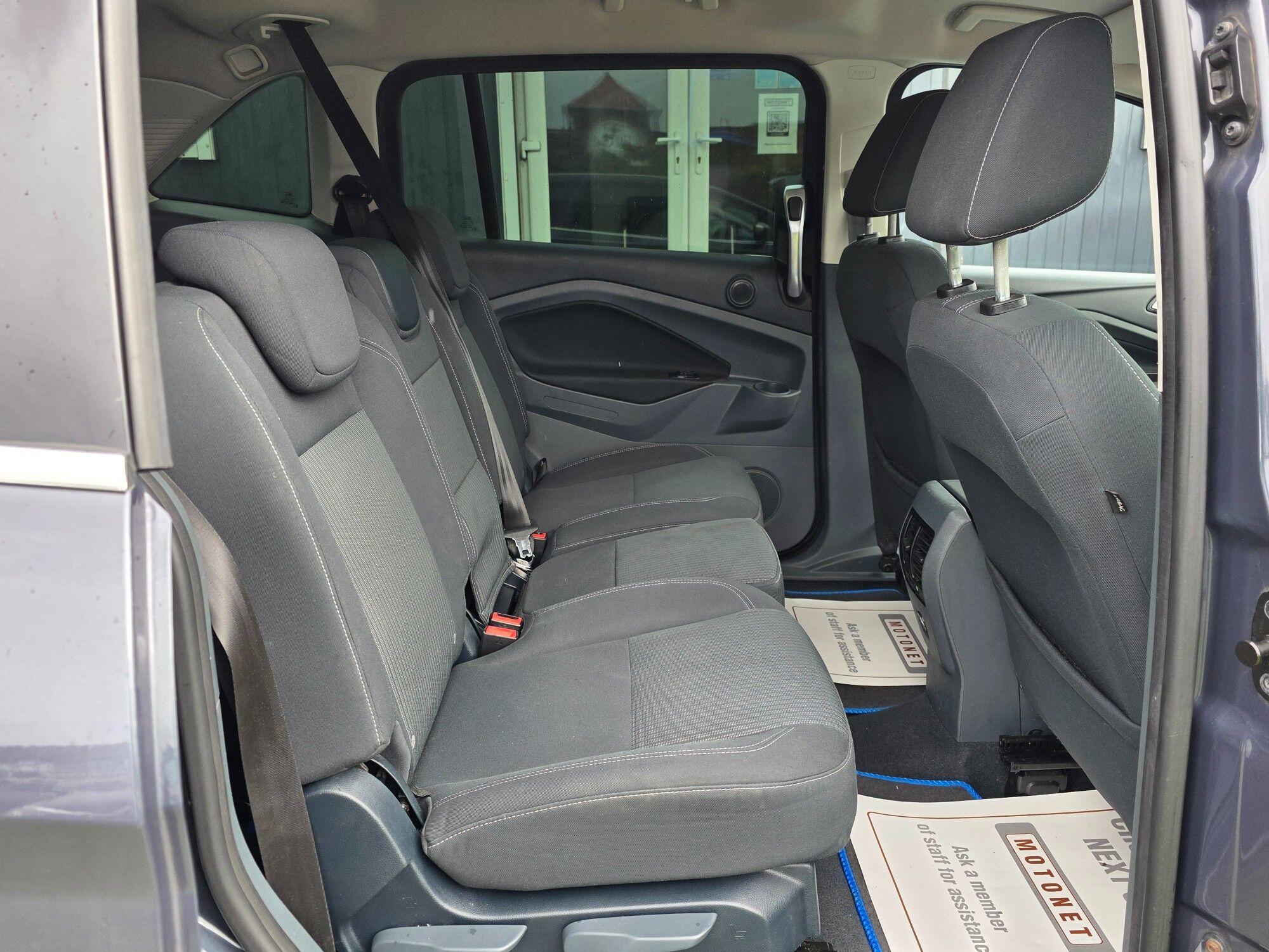 Ford Grand C-Max view 15