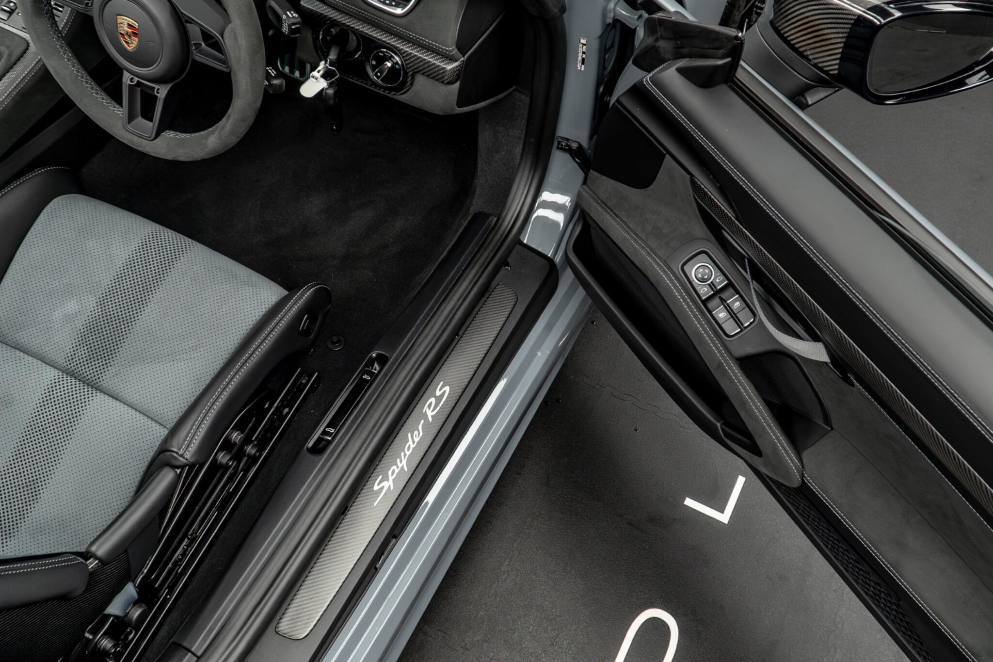 Porsche 718 Spyder view 30