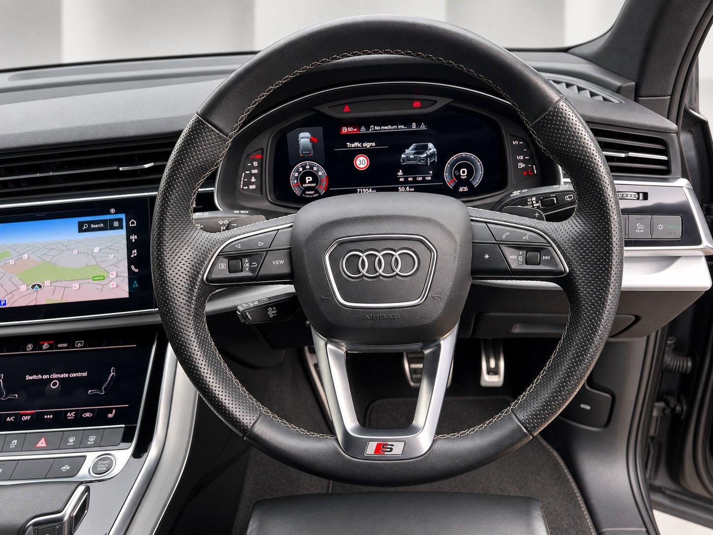 Audi Q7 view 34