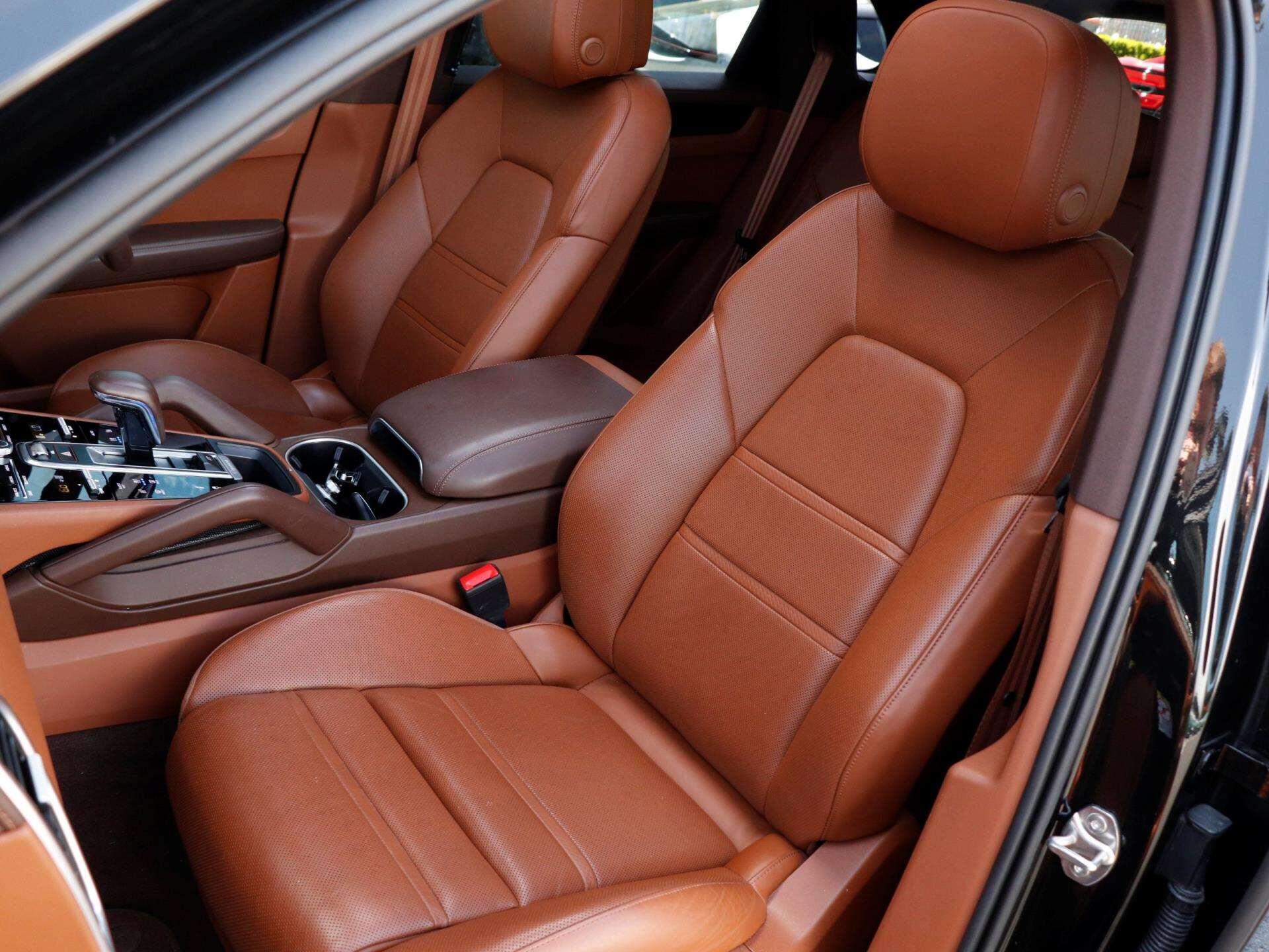 Porsche Cayenne view 25