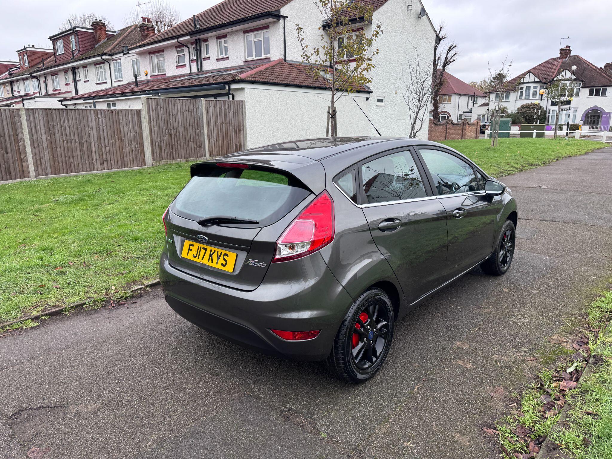 2017 Ford Fiesta image 8