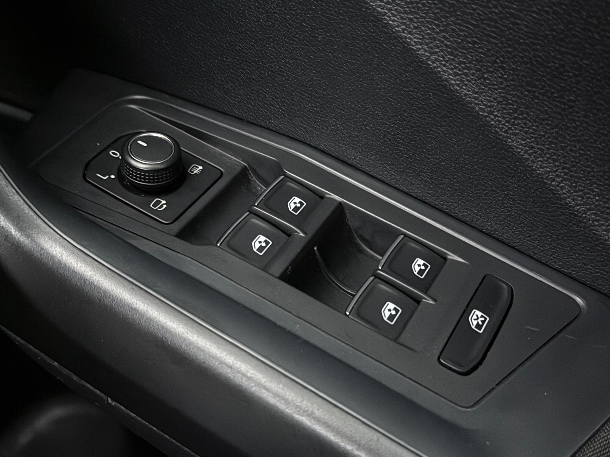 Volkswagen T-Roc view 19
