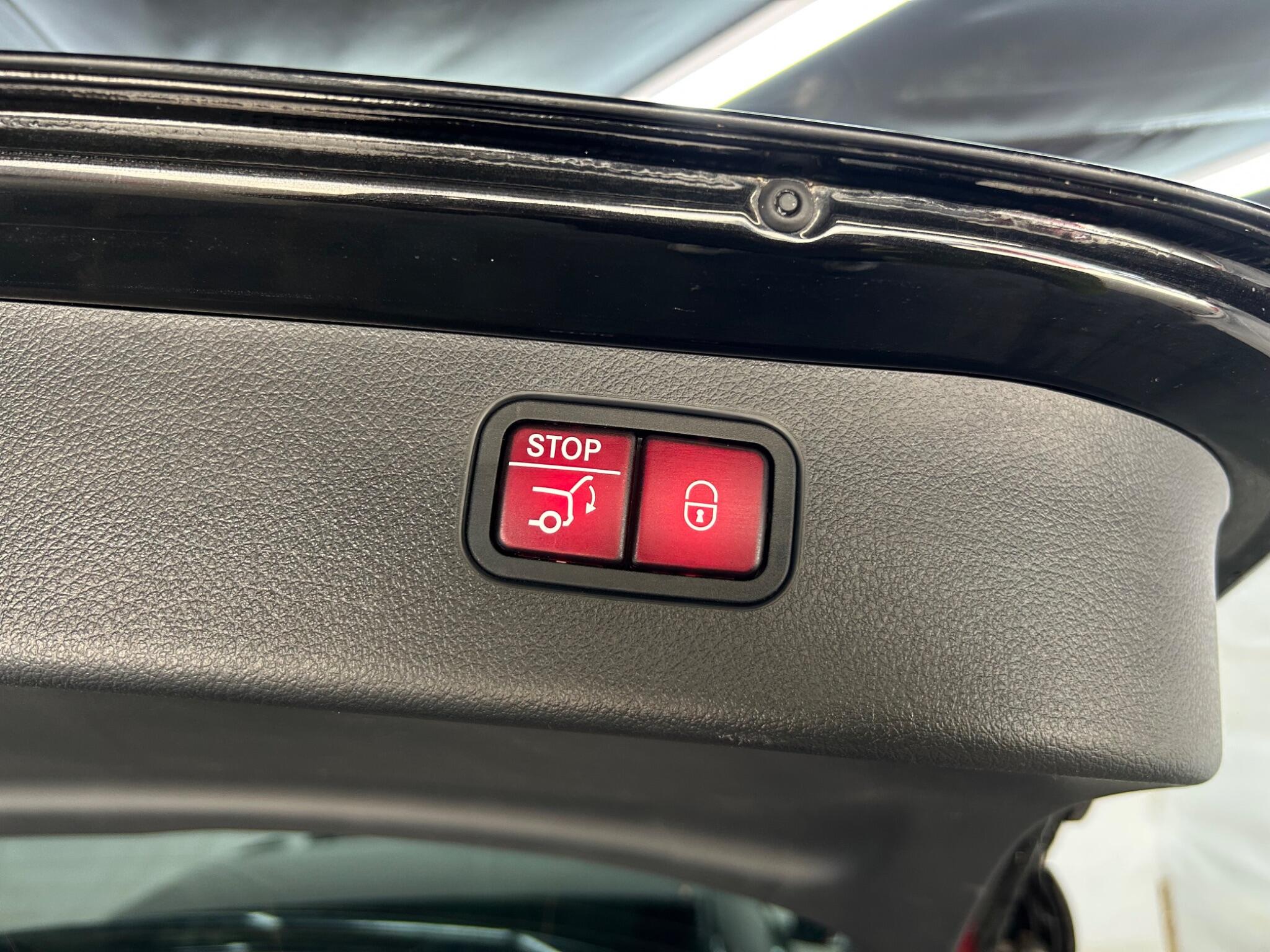 Mercedes-Benz C-Class view 28