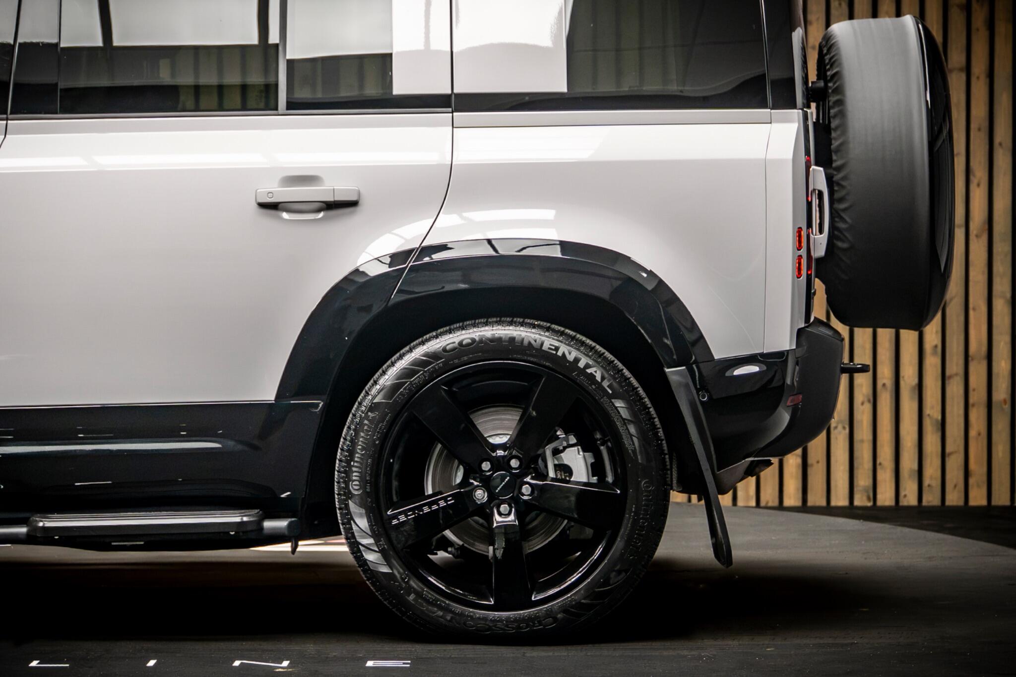 Land Rover Defender view 18