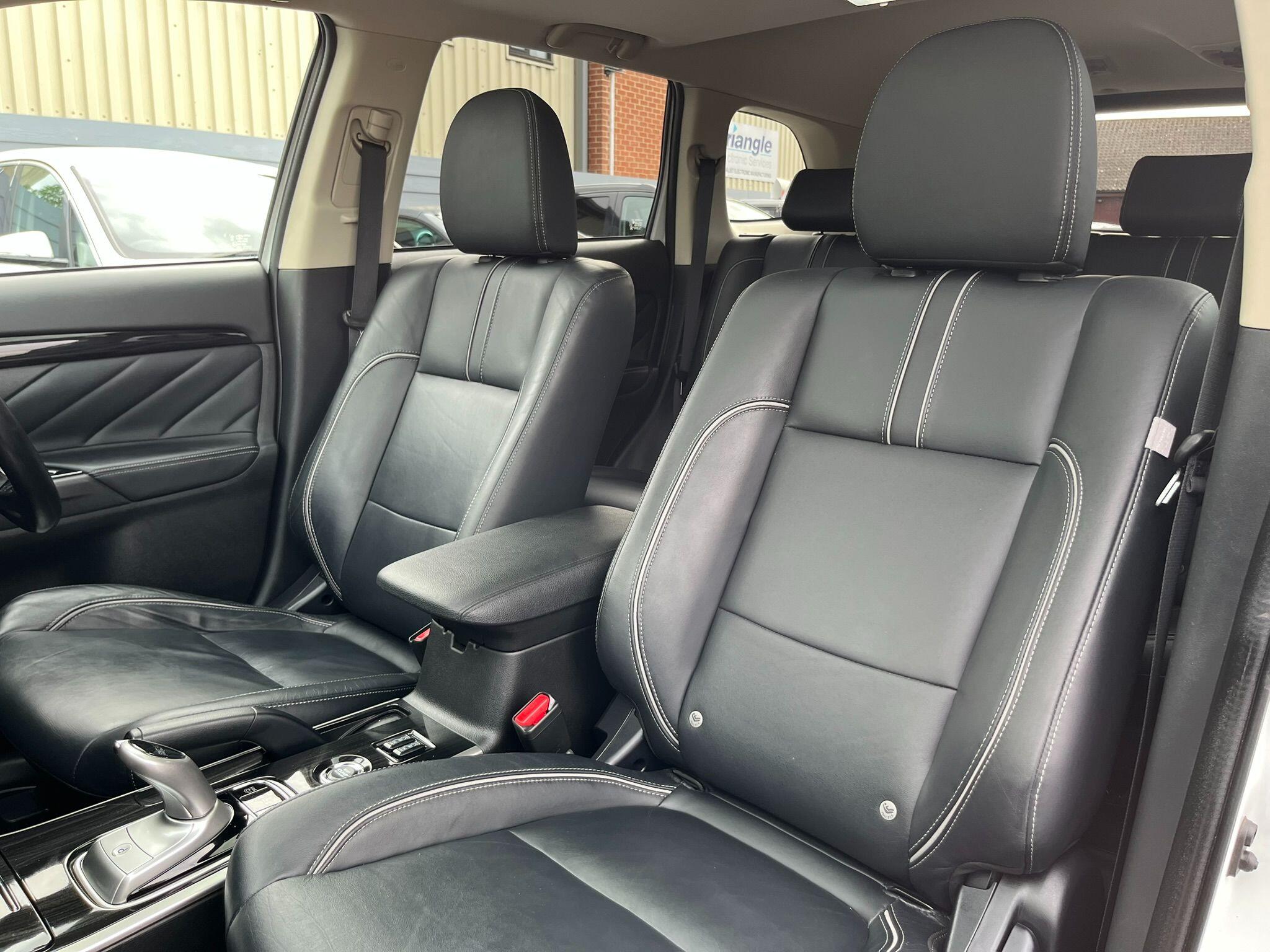 Mitsubishi Outlander view 30