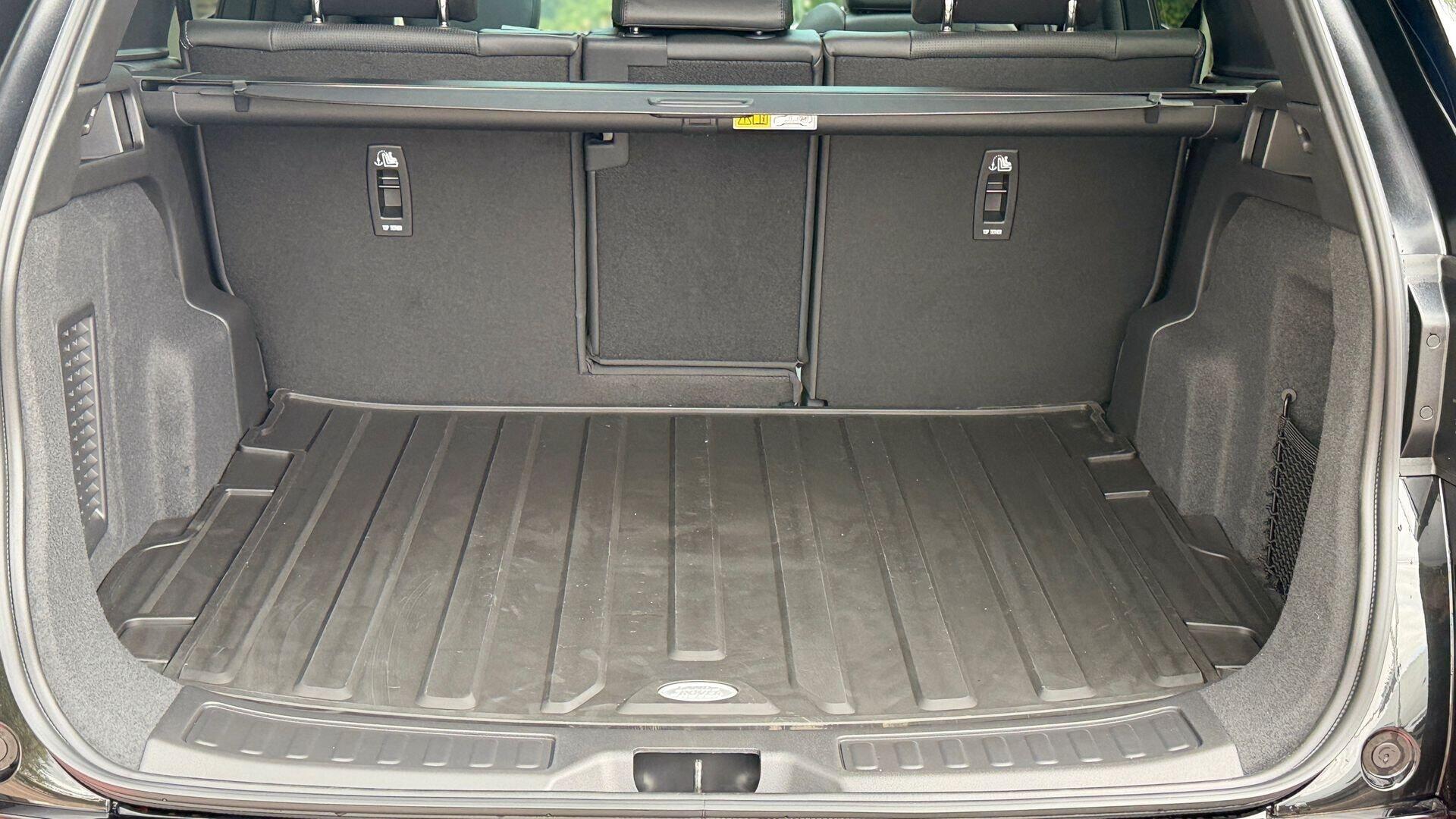 Land Rover Discovery Sport view 11
