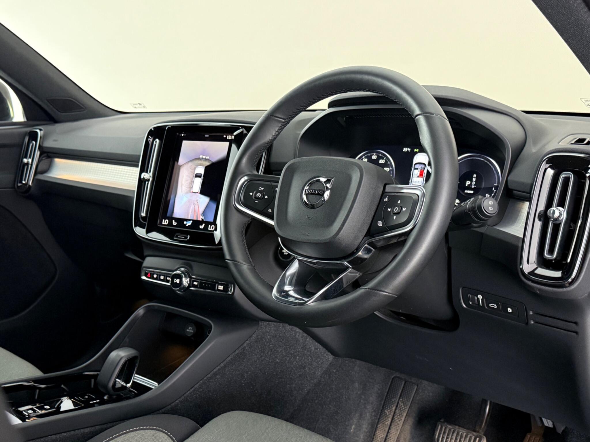 Volvo XC40 view 3