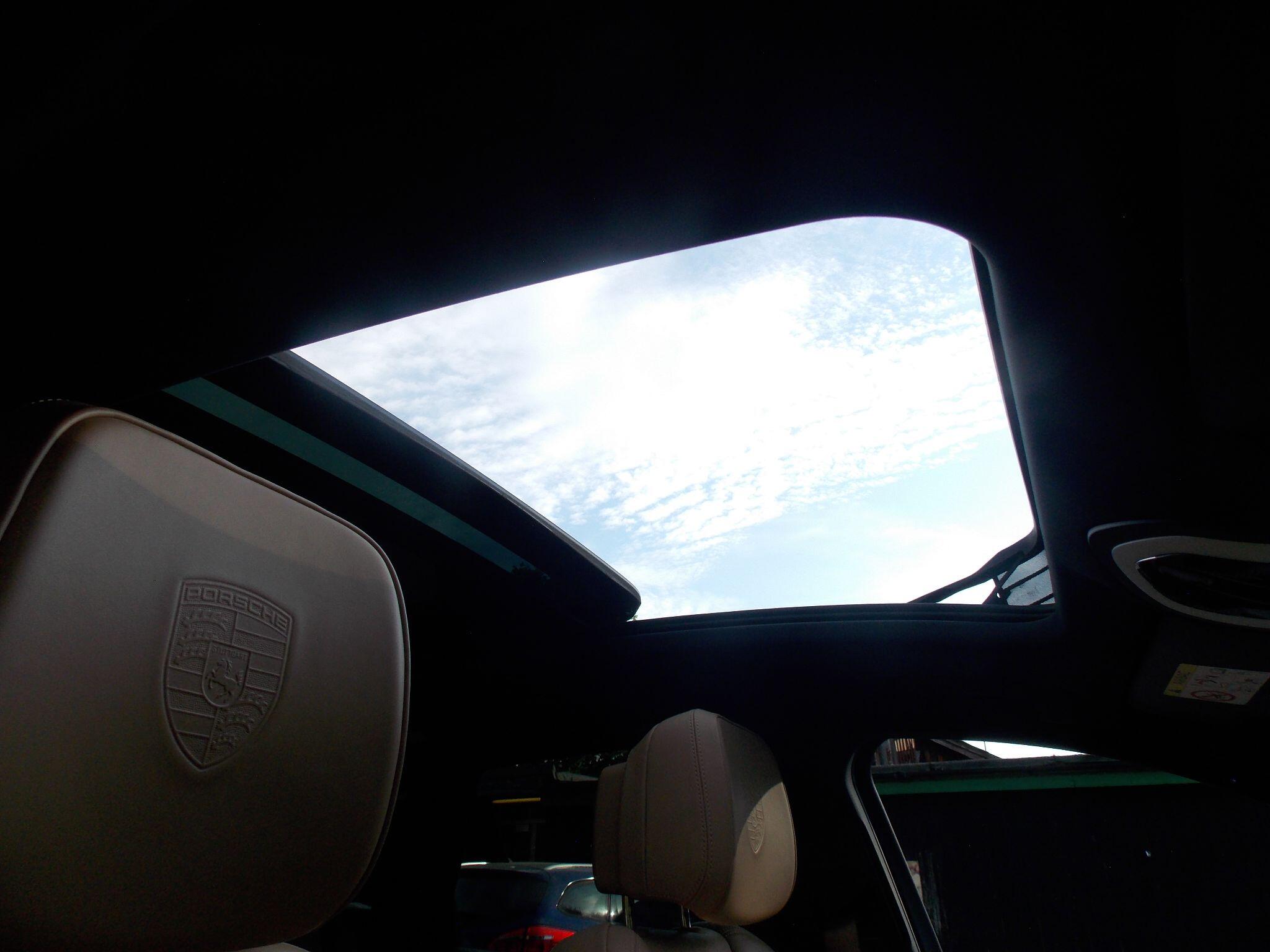Porsche Macan view 71