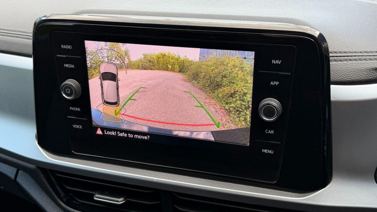 Volkswagen T-Roc view 22