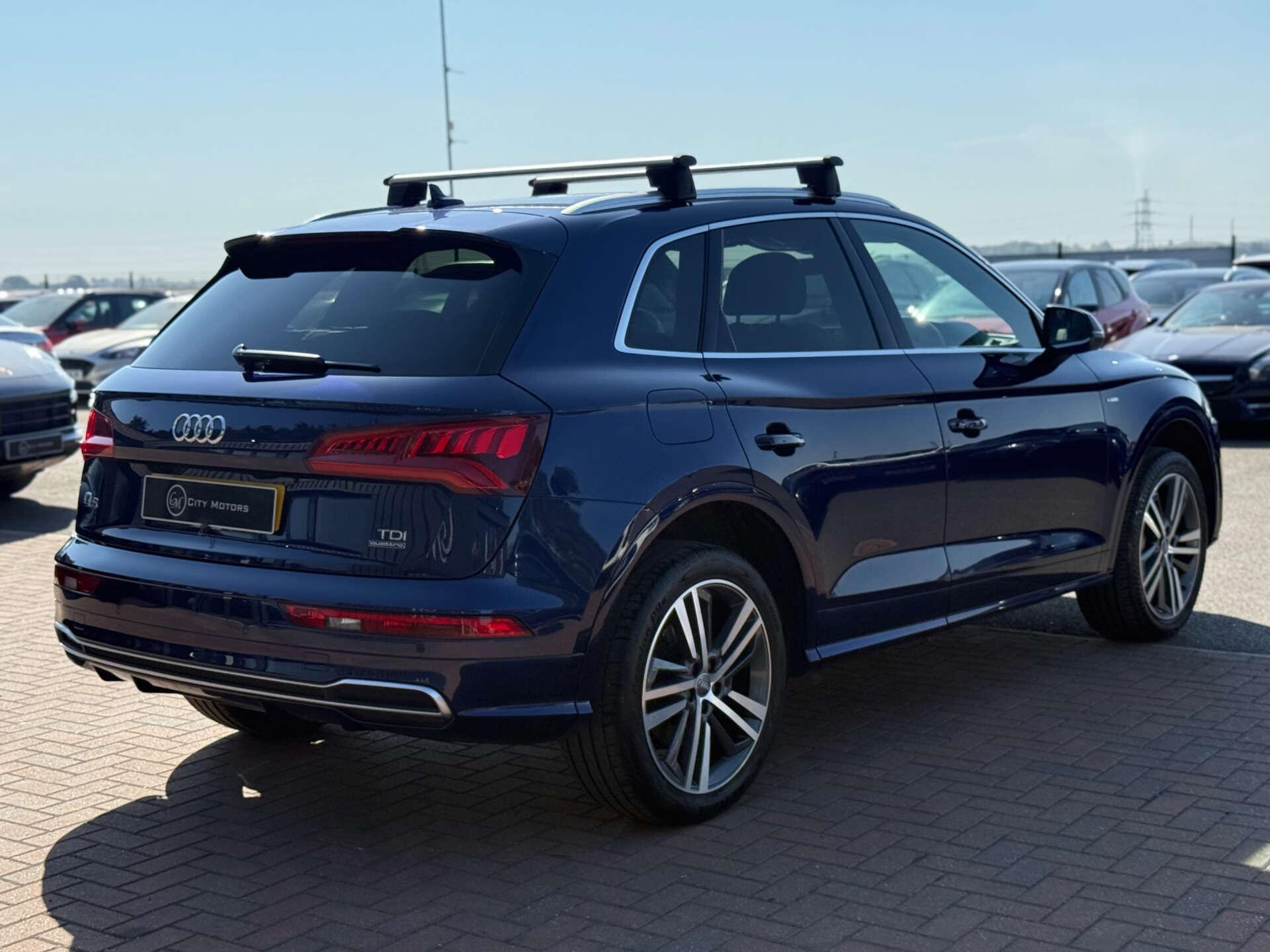 Audi Q5 view 18