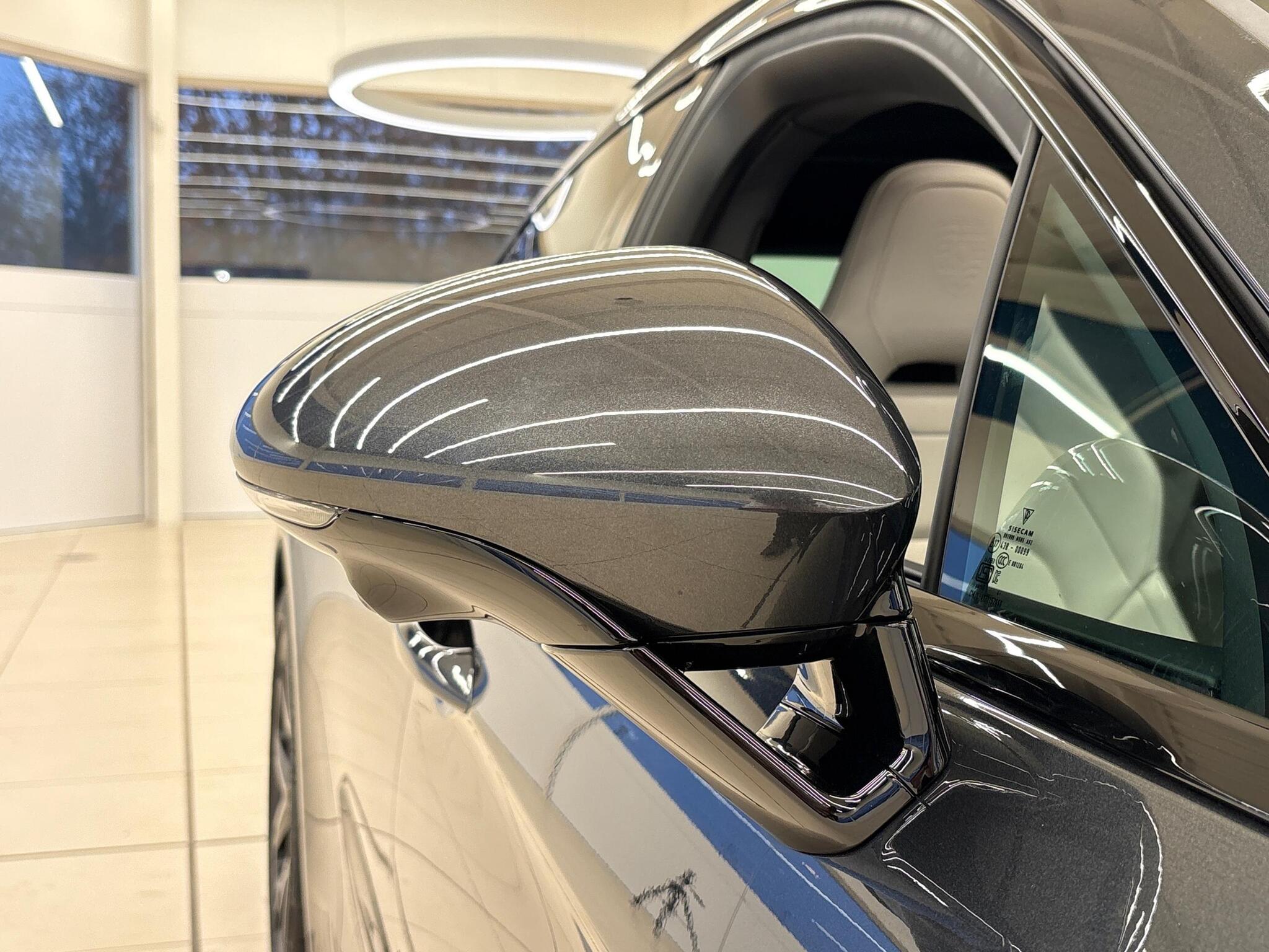 Porsche Panamera view 22