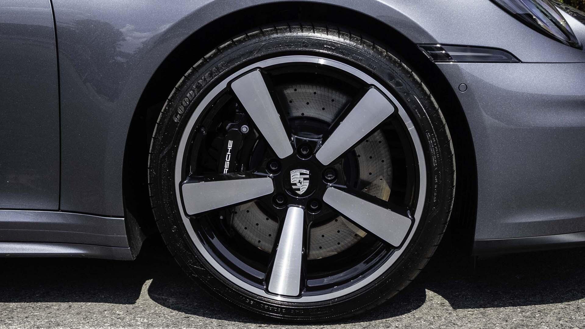 Porsche 911 view 5