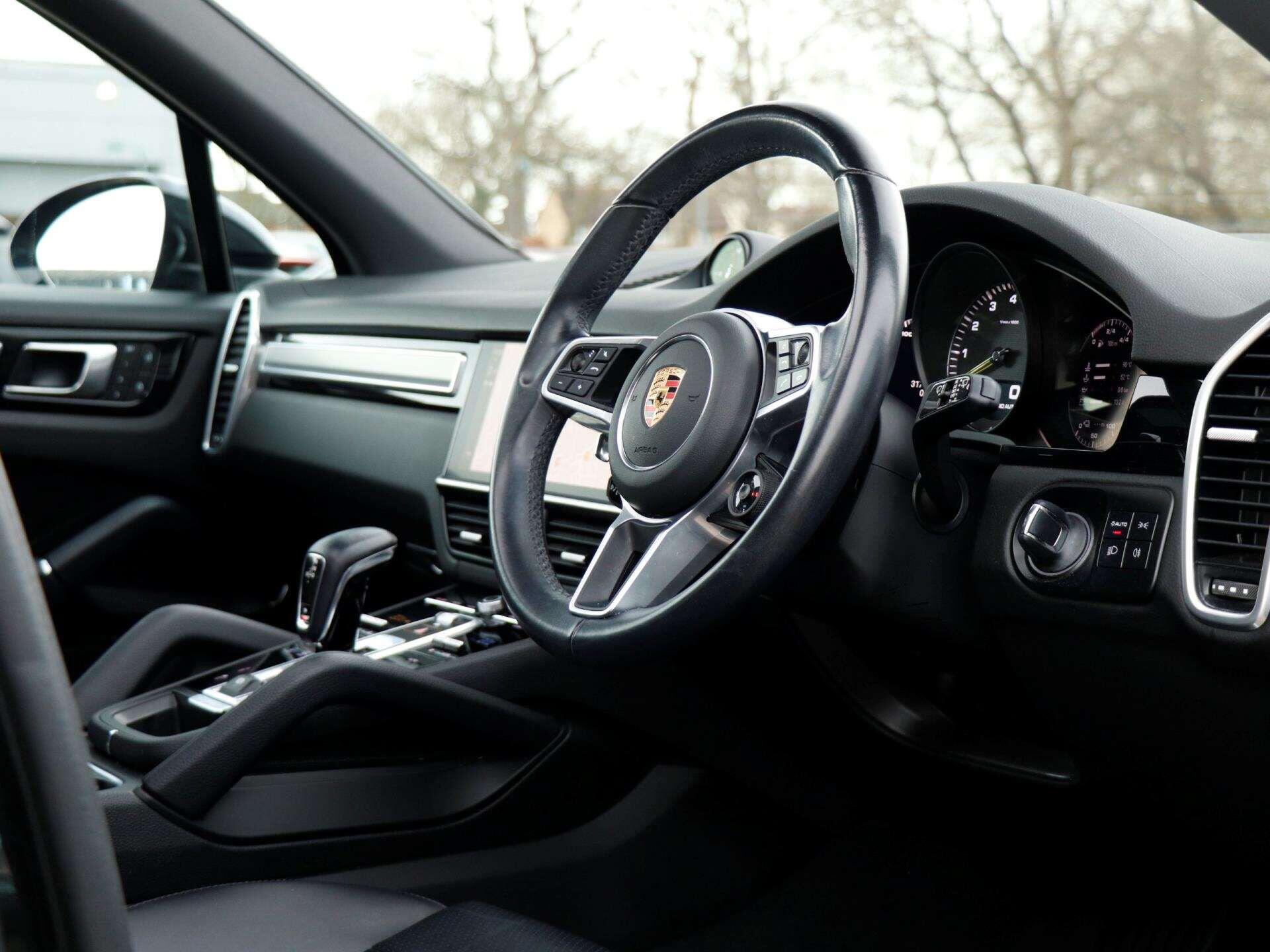 Porsche Cayenne view 11