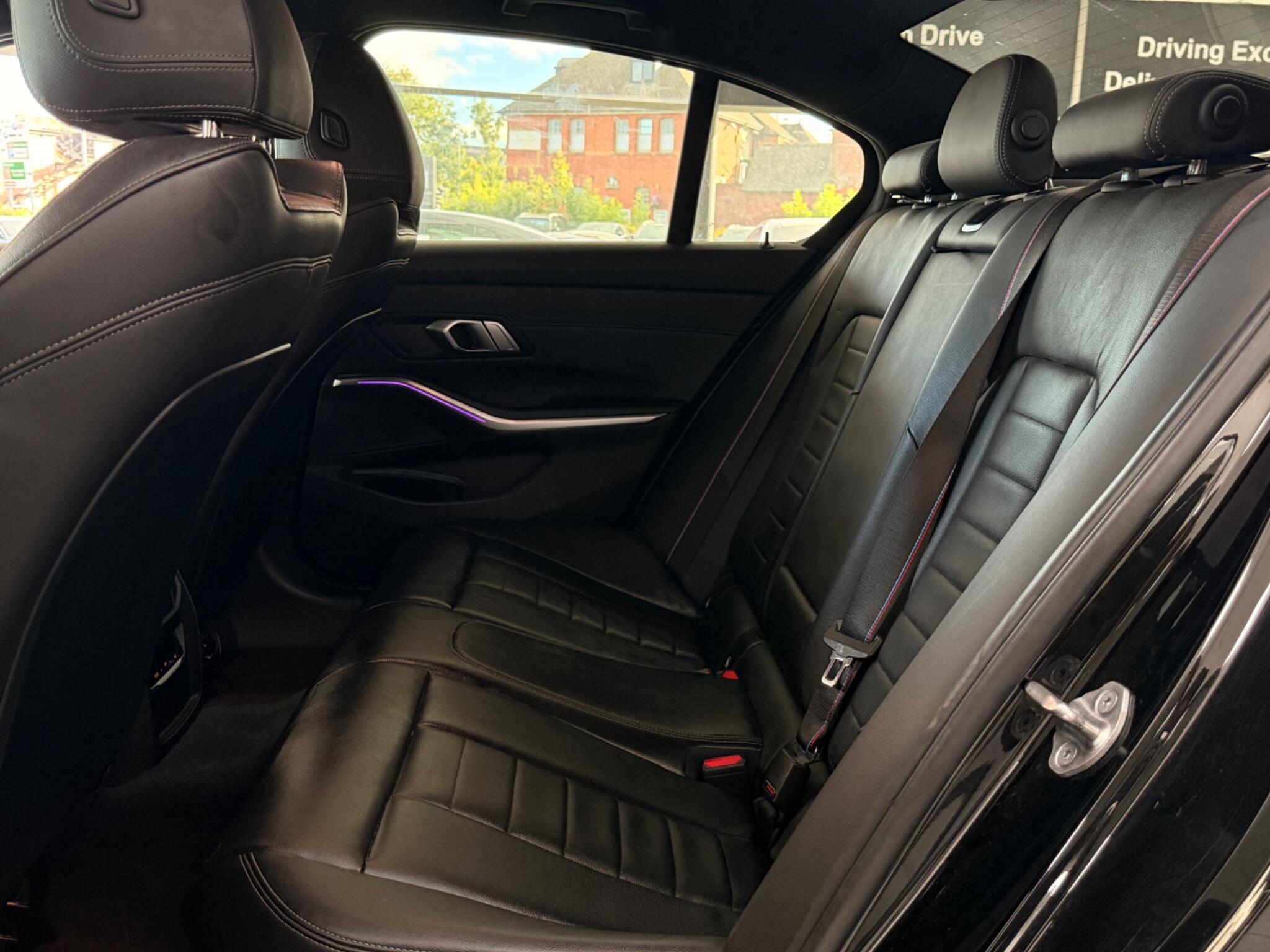 BMW 3 Series view 22