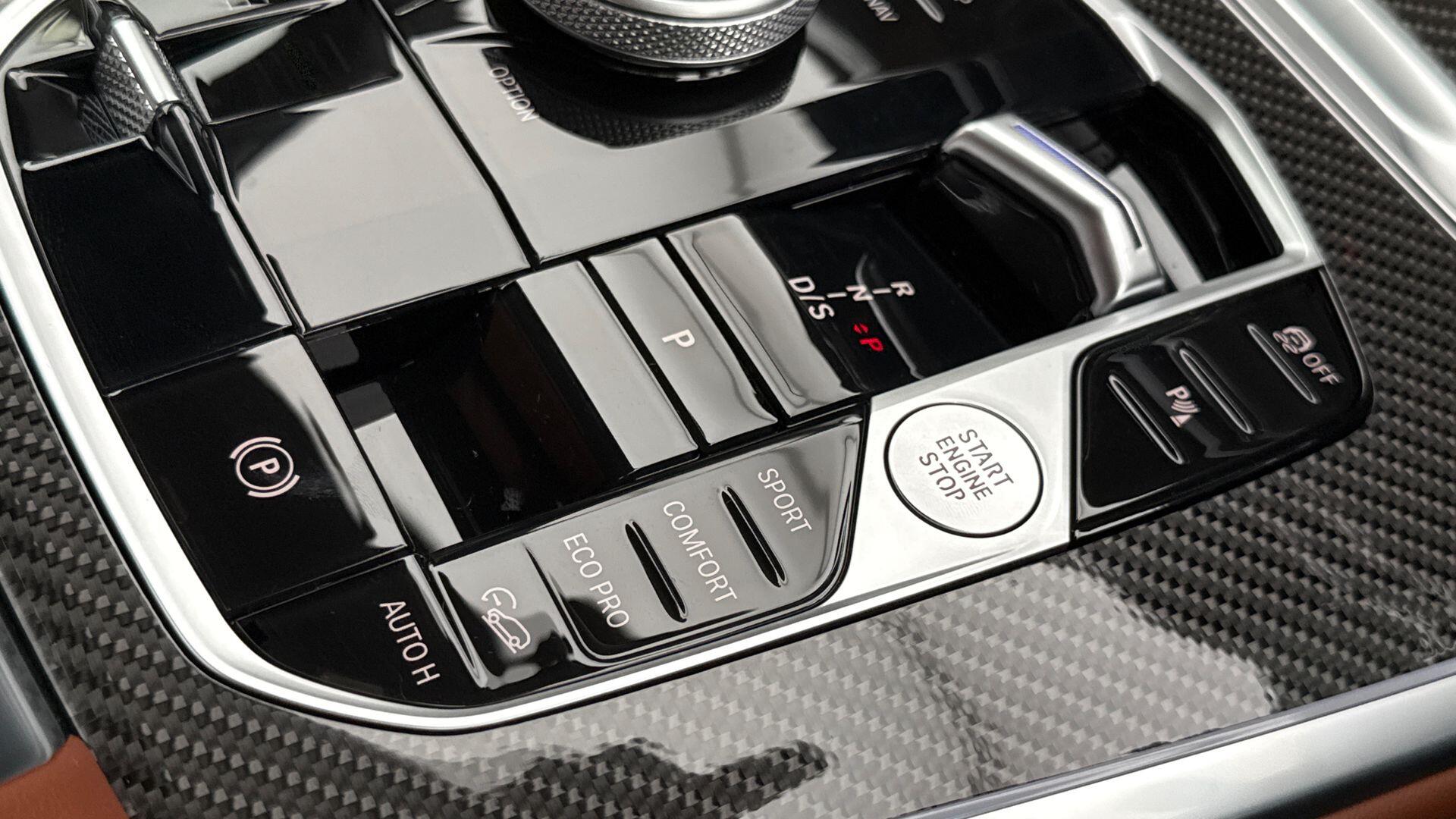 BMW X7 view 19