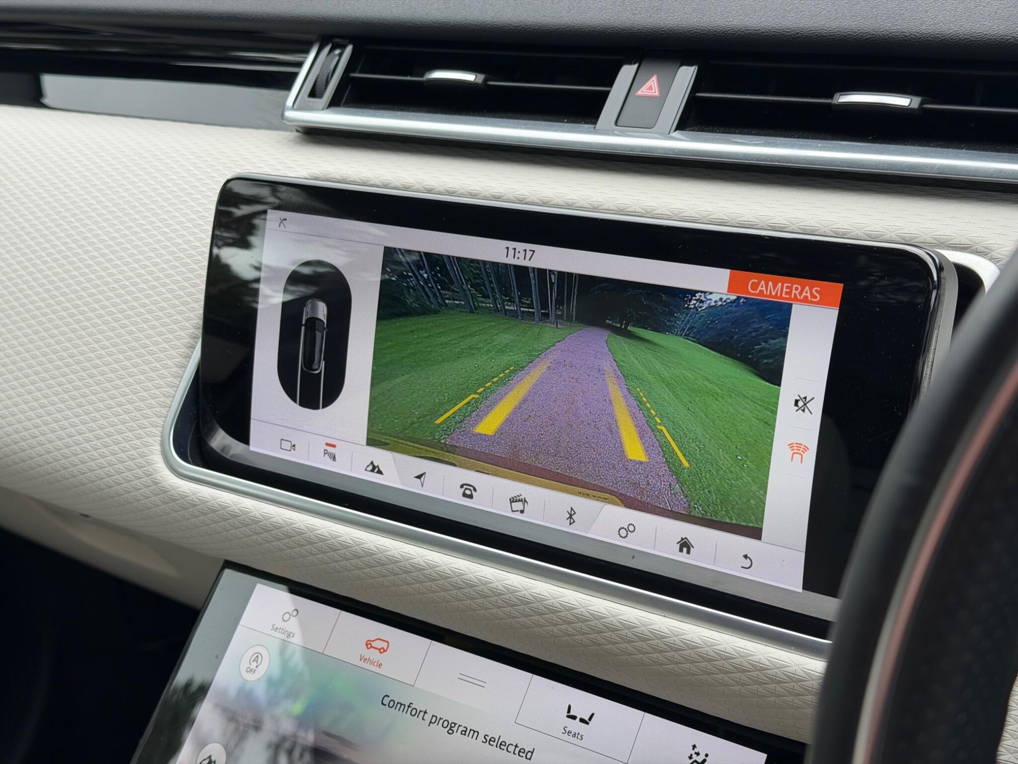 Land Rover Range Rover Velar view 5
