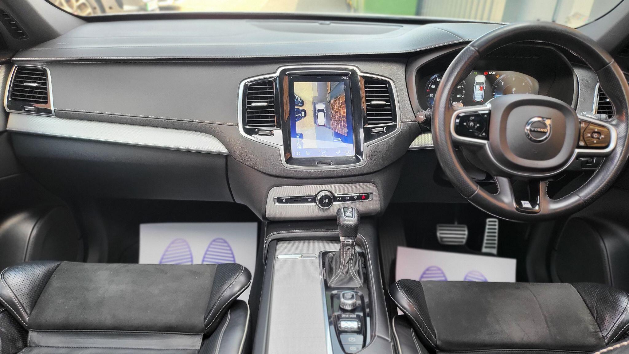 Volvo XC90 view 11