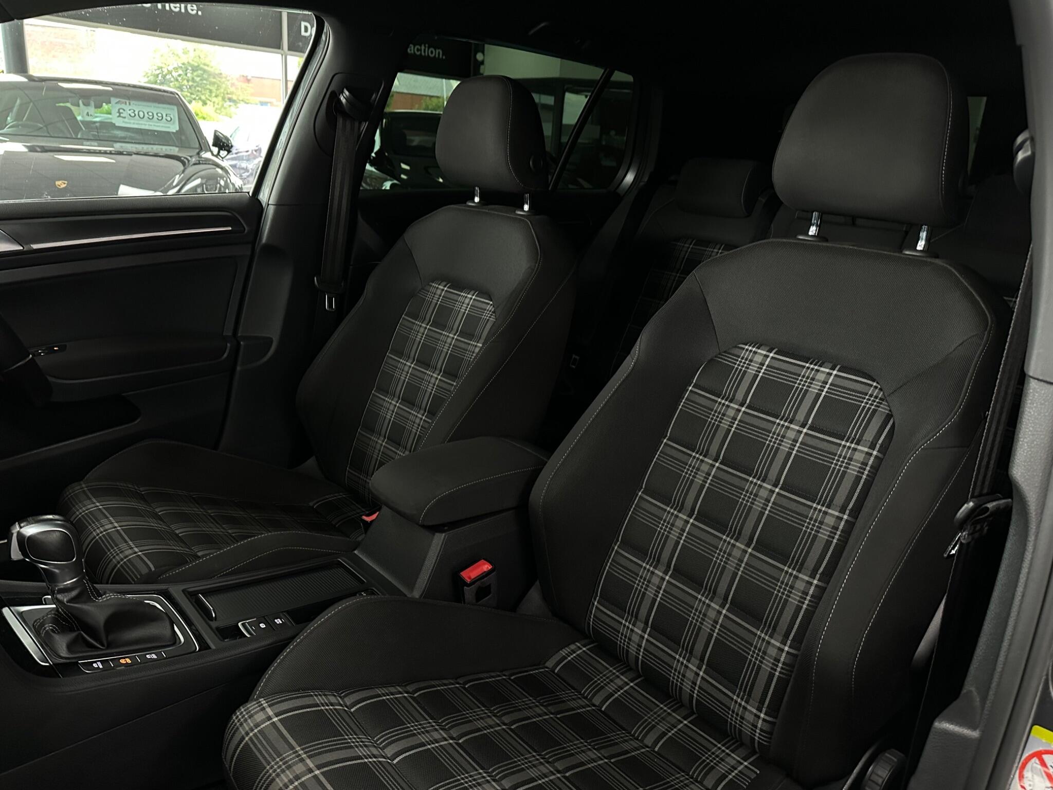 Volkswagen Golf view 41