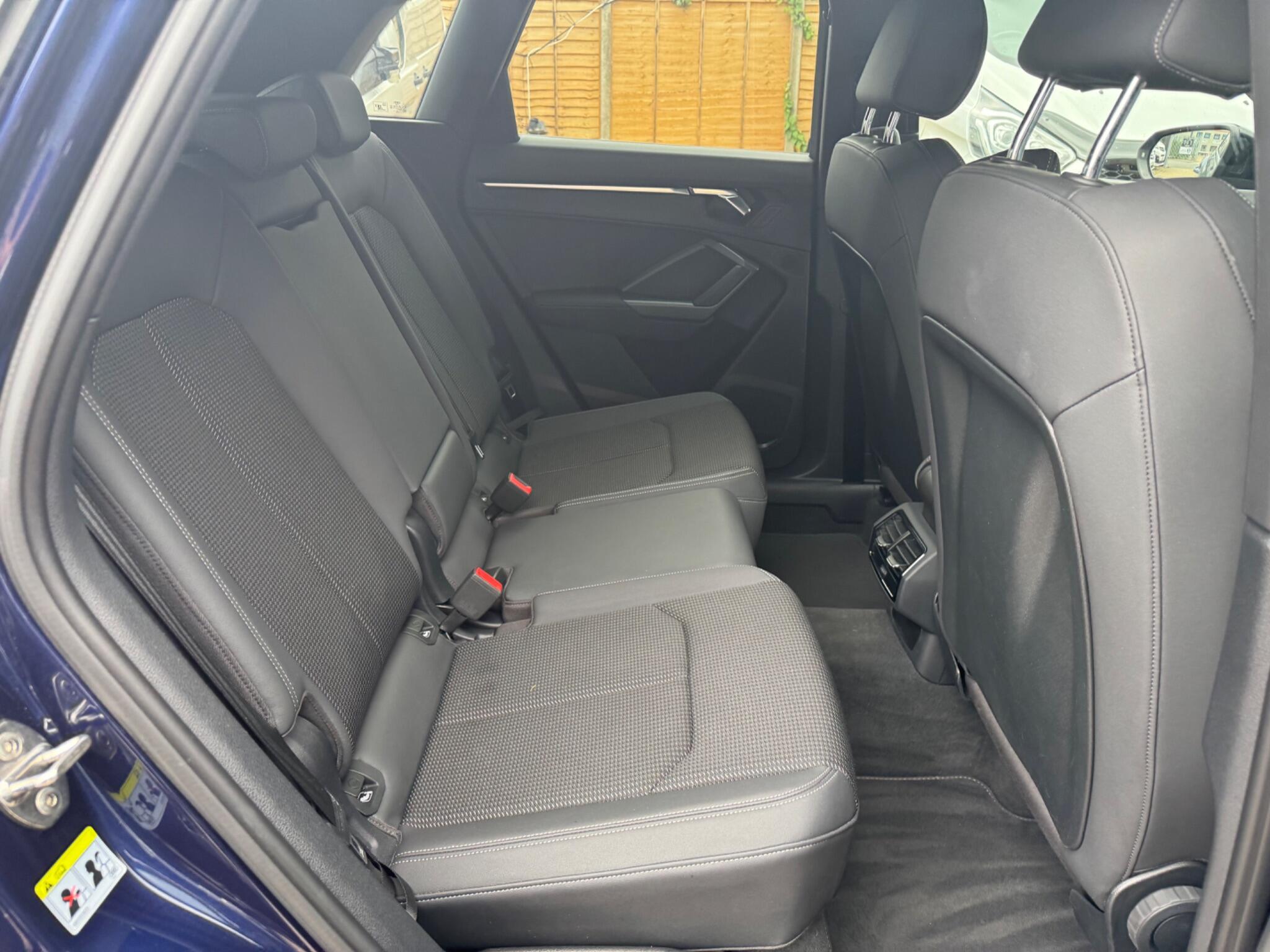 Audi Q3 view 19