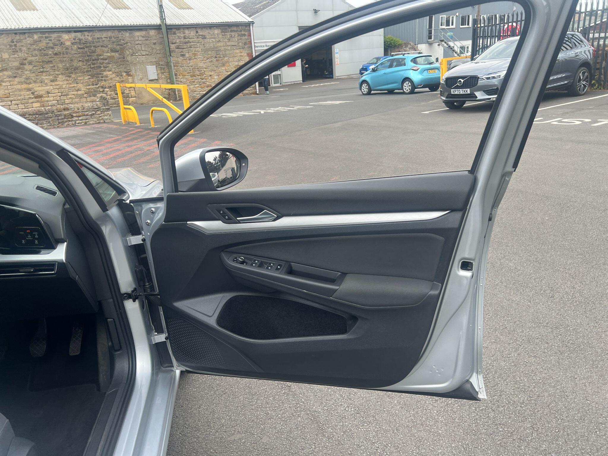 Volkswagen Golf view 19