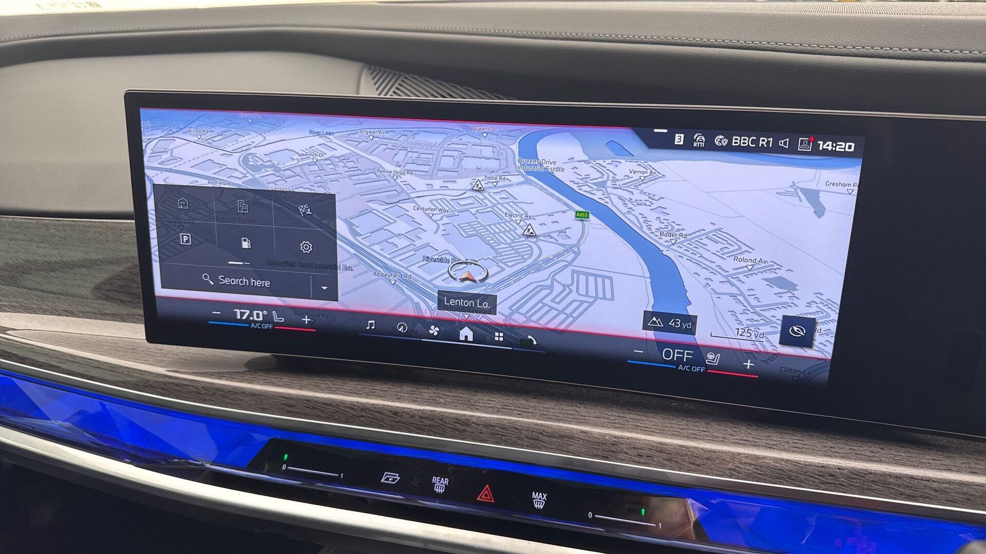 BMW 7 Series view 28