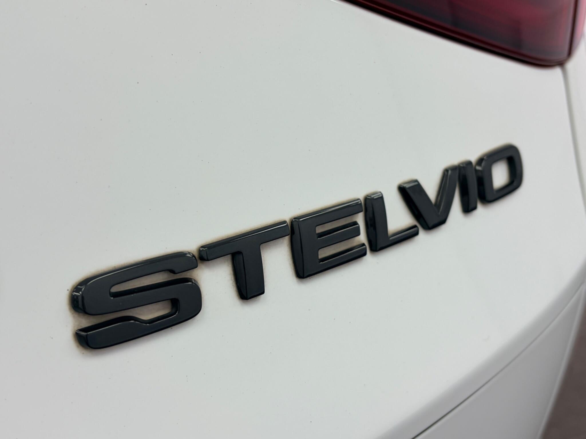 Alfa Romeo Stelvio view 32