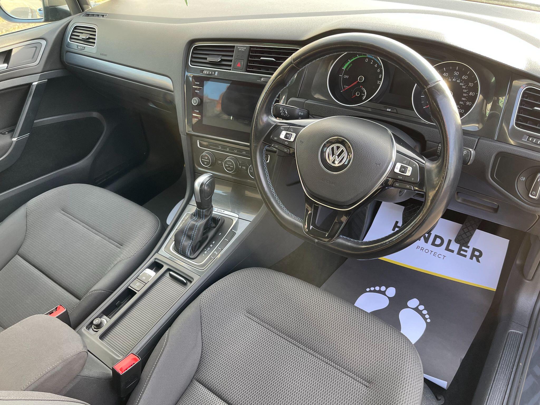 Volkswagen E-Golf view 29