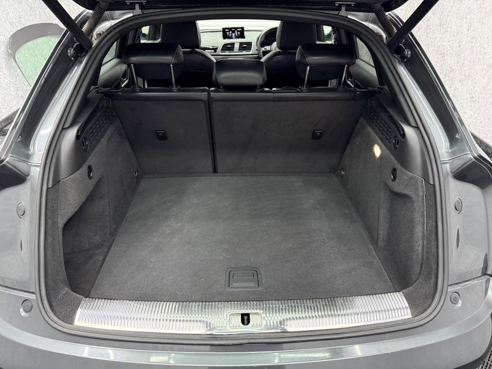 Audi Q3 view 25