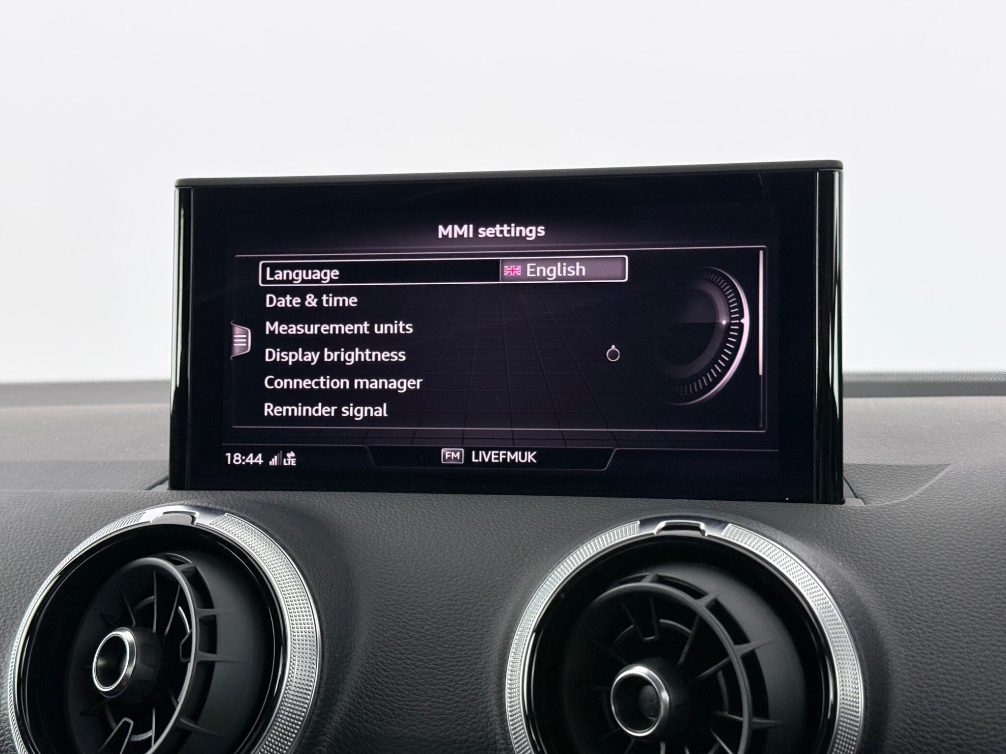 Audi Q2 view 31