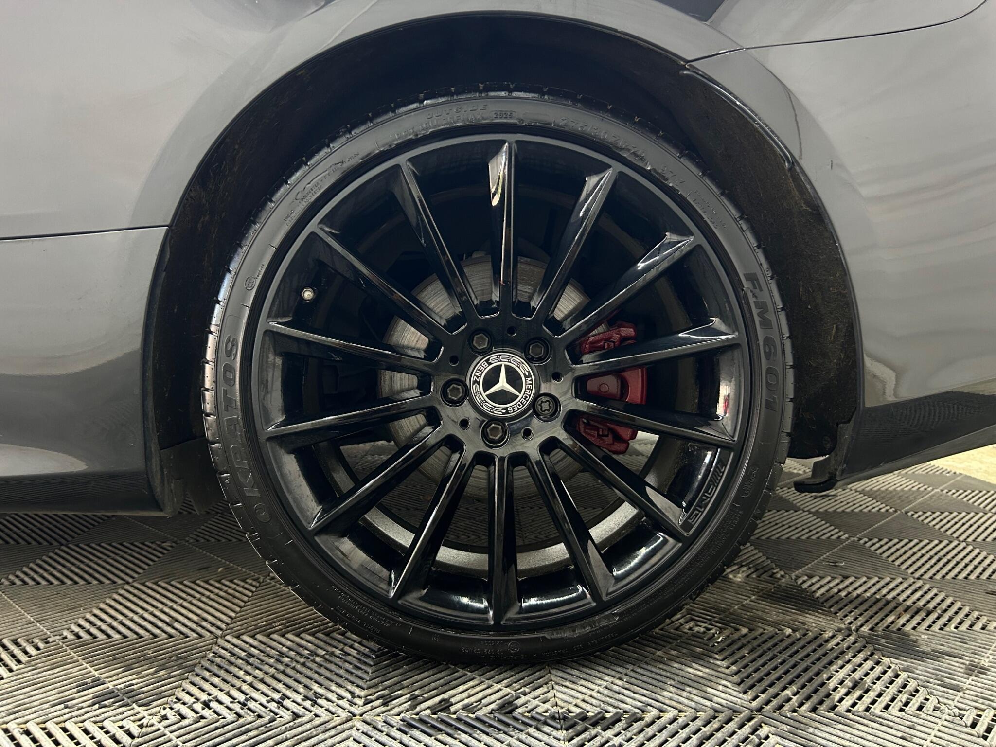 Mercedes-Benz E Class view 34