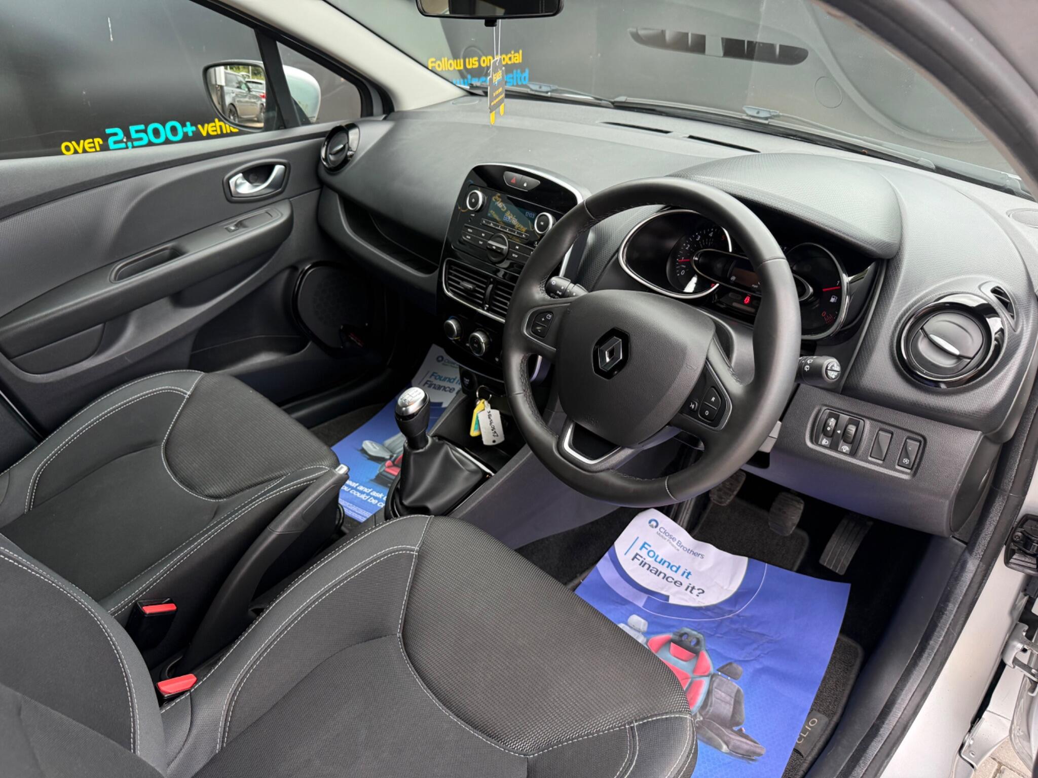 Renault Clio view 23