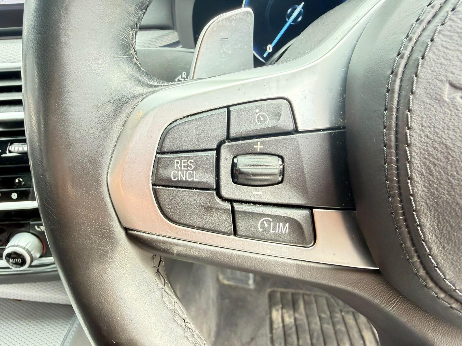 BMW 5 Series view 20