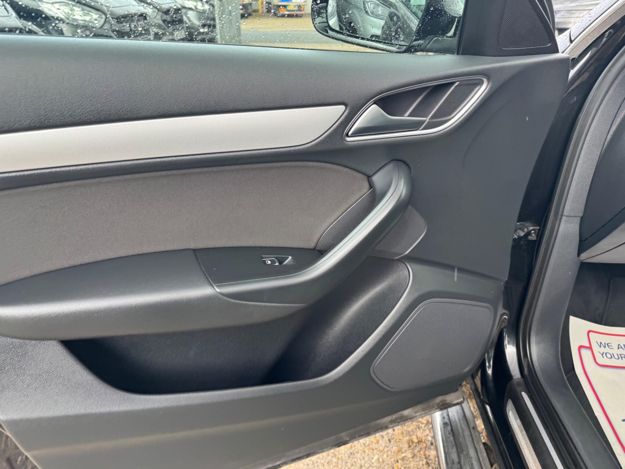 Audi Q3 view 44