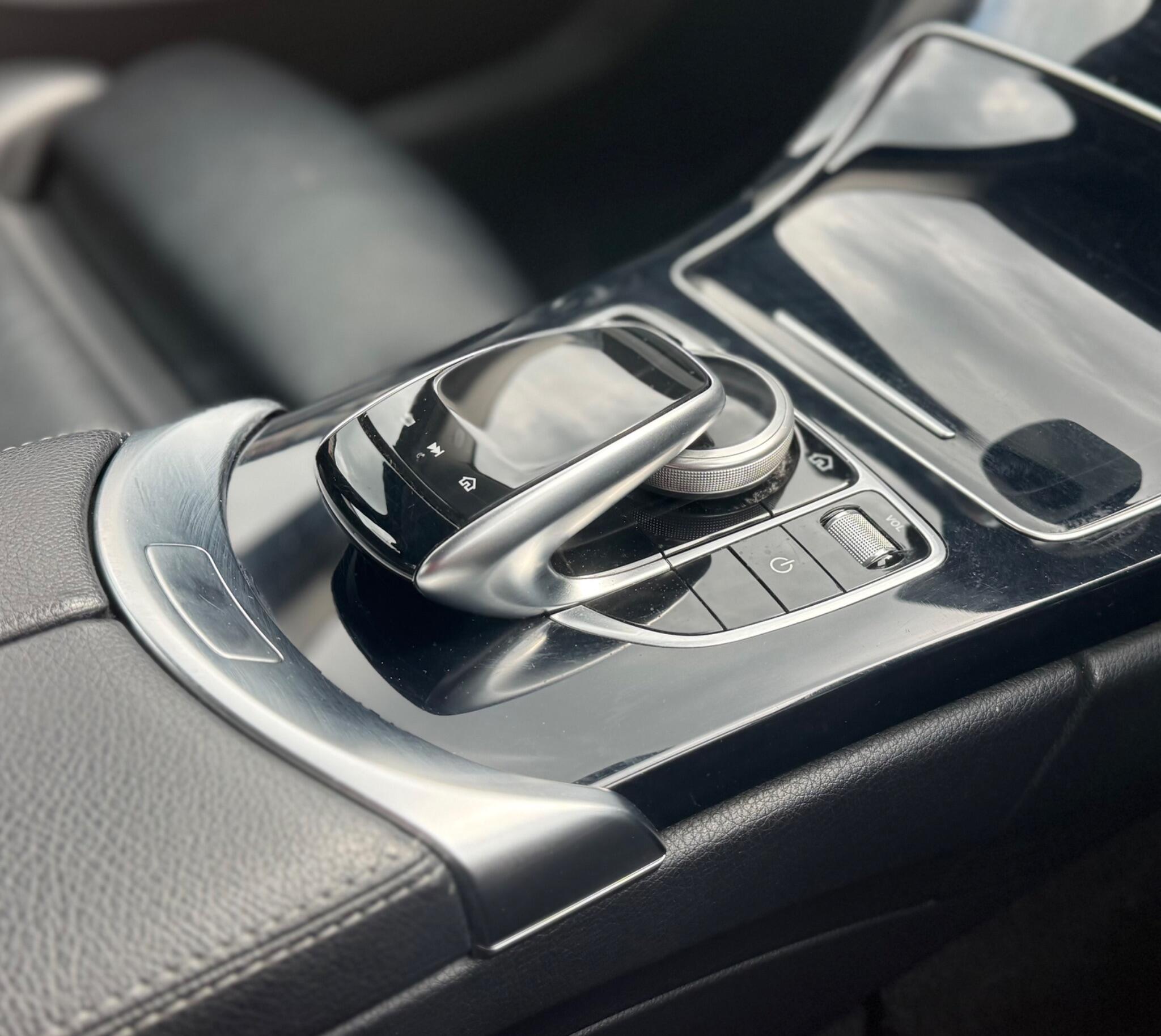 Mercedes-Benz C Class view 21