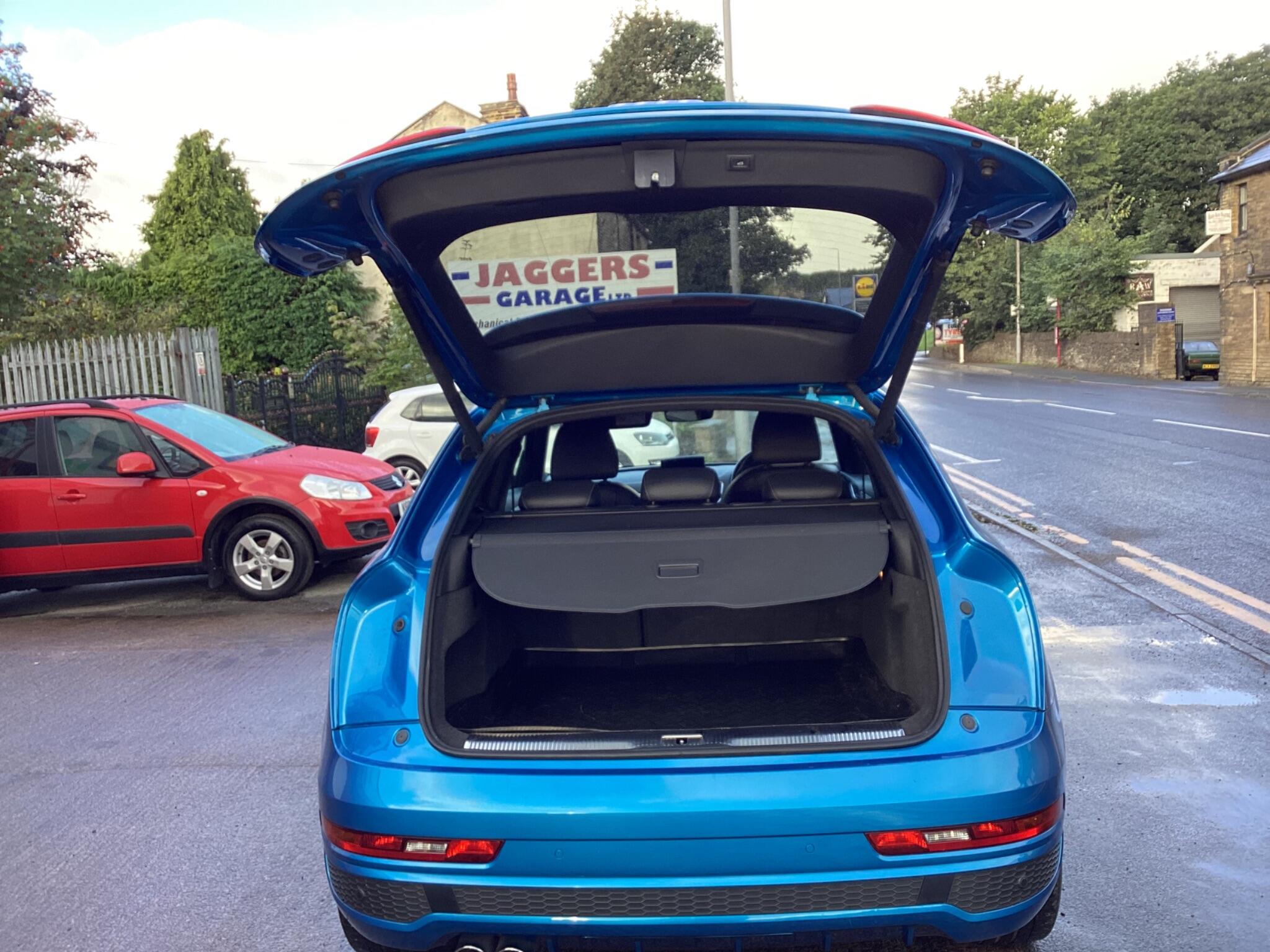 Audi Q3 view 10